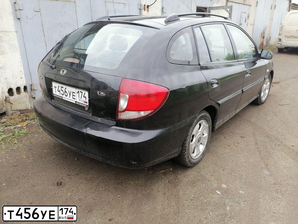 Фото автомобиля KIA RIO, 2005 — госномер Е030УЕ97. Цвет: ЧЕРНЫЙ