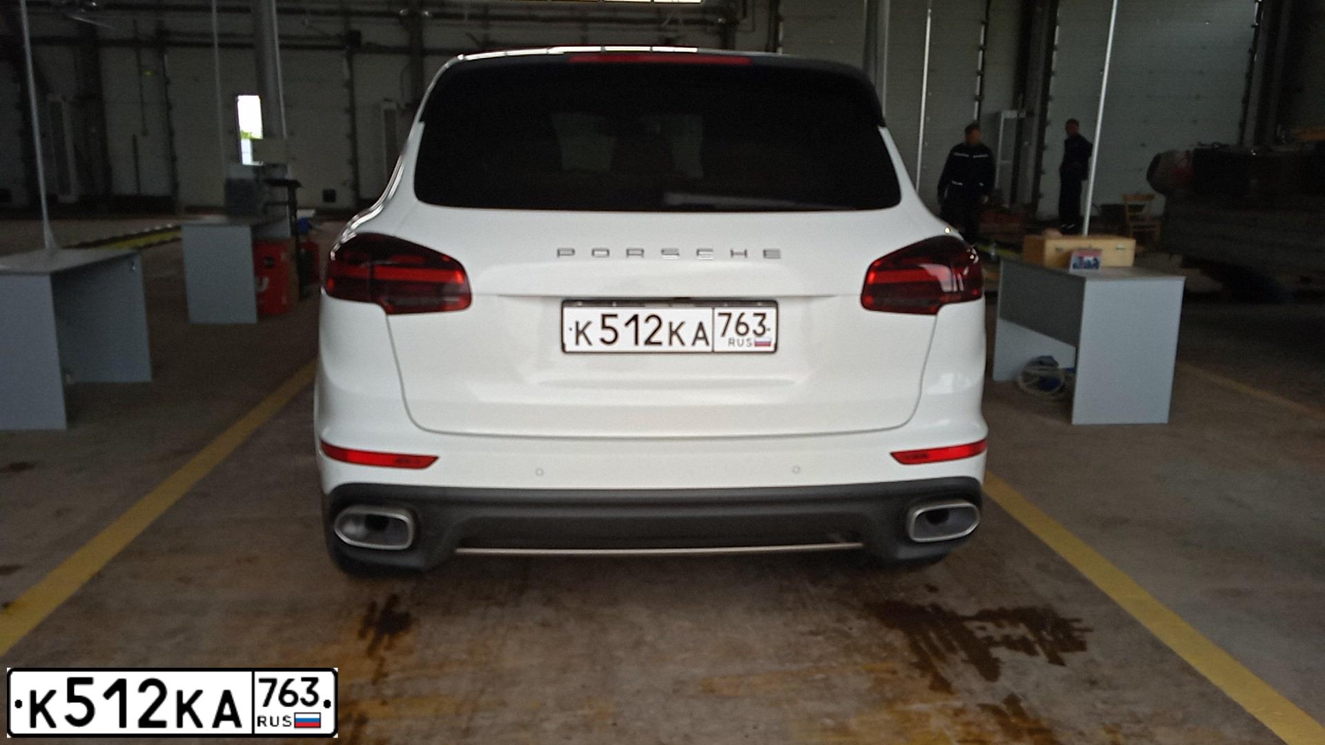 Фото автомобиля PORSCHE CAYENNE, 2017 — госномер Е163МР163. Цвет: Белый