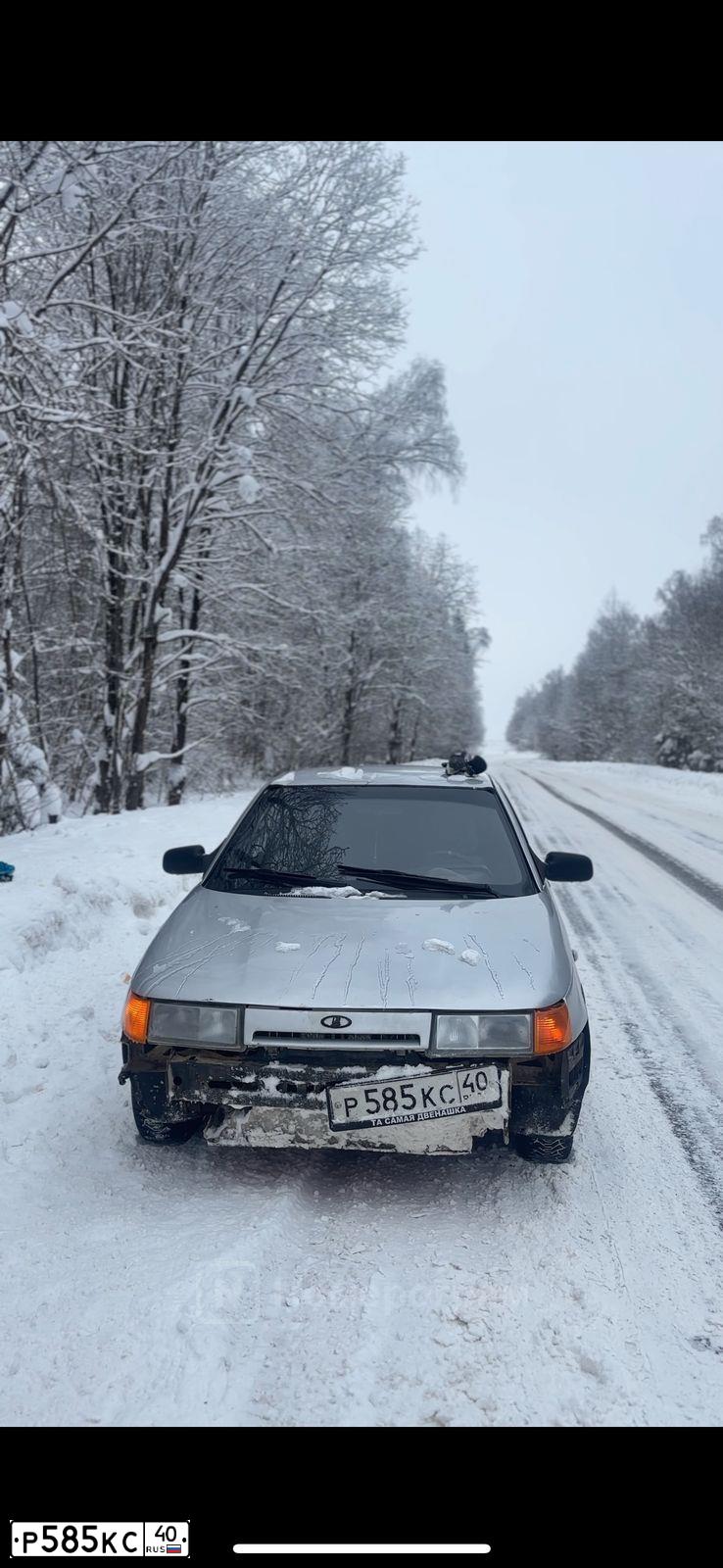 Фото автомобиля LADA 2112, 2004 — госномер Р585КС40. Цвет: СВЕТЛО-СЕРЕБРИСТЫЙ МЕТАЛЛ