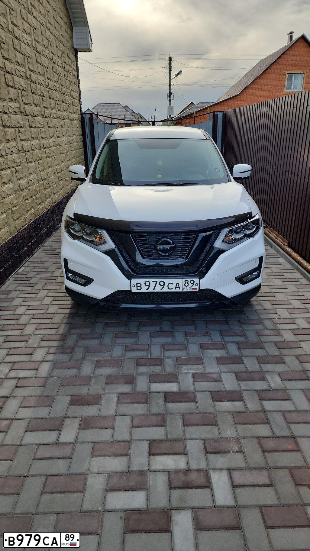 Фото автомобиля NISSAN QASHQAI, 2014 — госномер В979СА89. Цвет: Темно-синий
