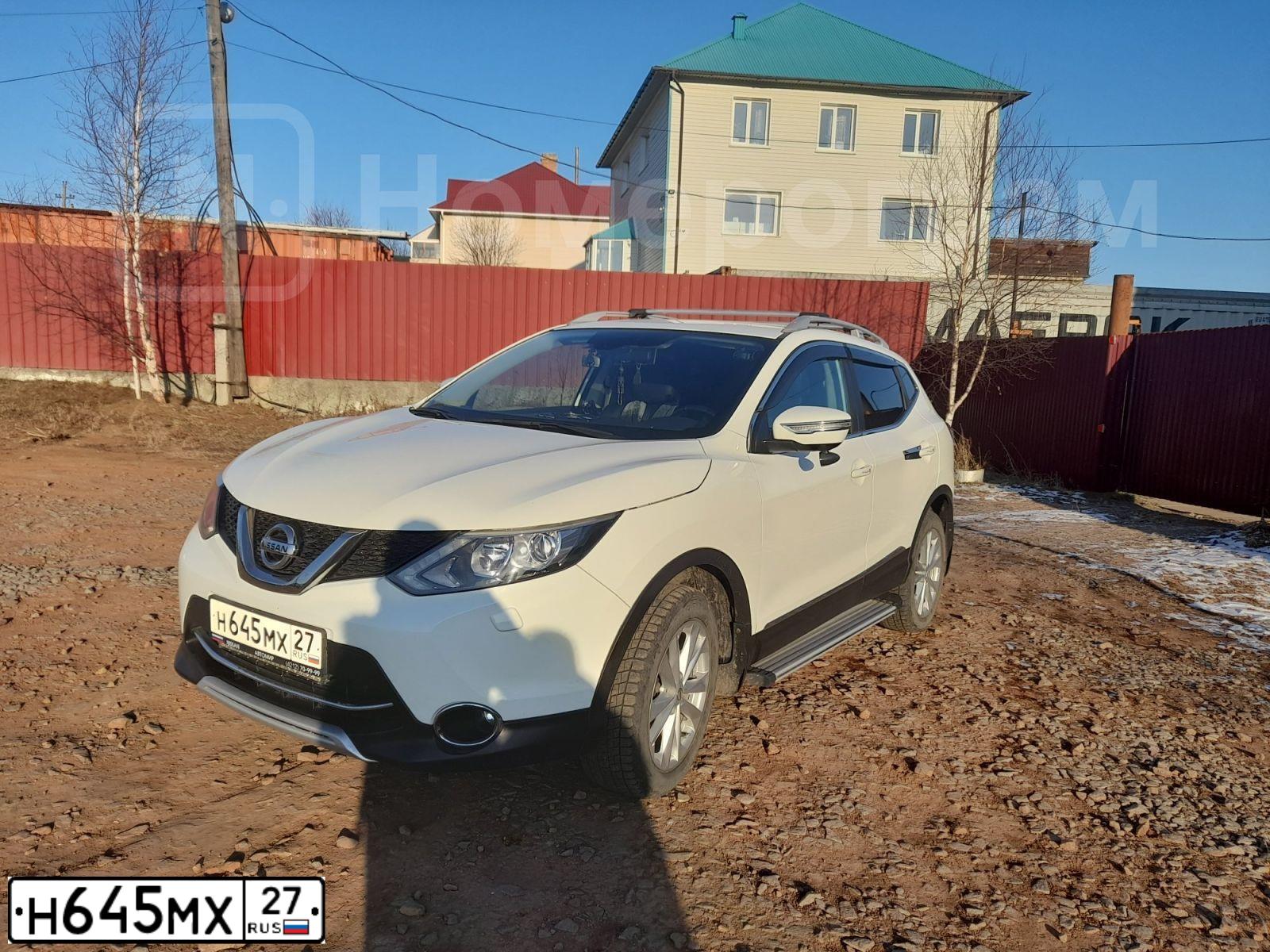 Фото автомобиля NISSAN QASHQAI, 2014 — госномер Н645МХ27. Цвет: БЕЛЫЙ