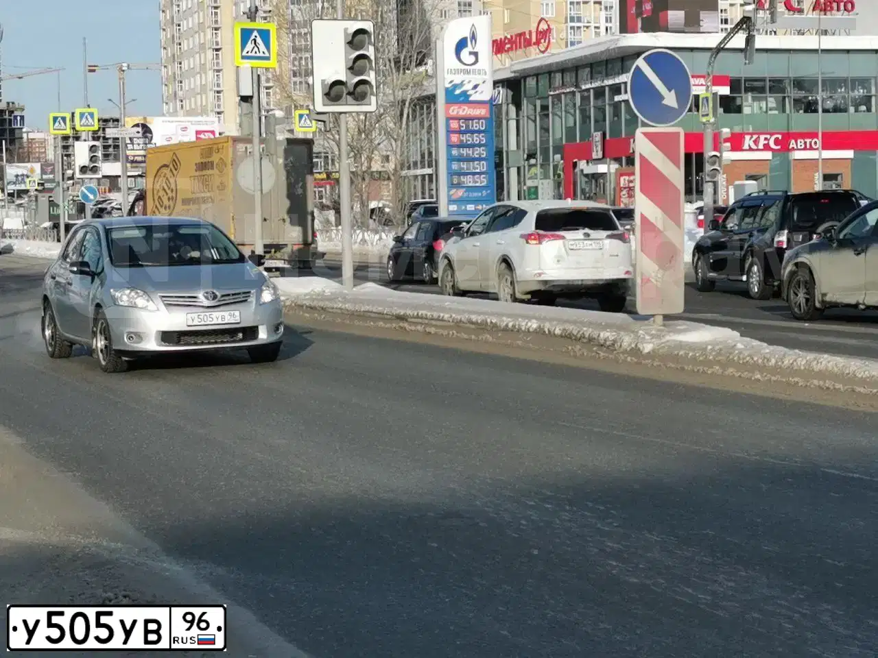 Фото автомобиля TOYOTA AURIS, 2011 — госномер У505УВ96. Цвет: СЕРЕБРИСТЫЙ