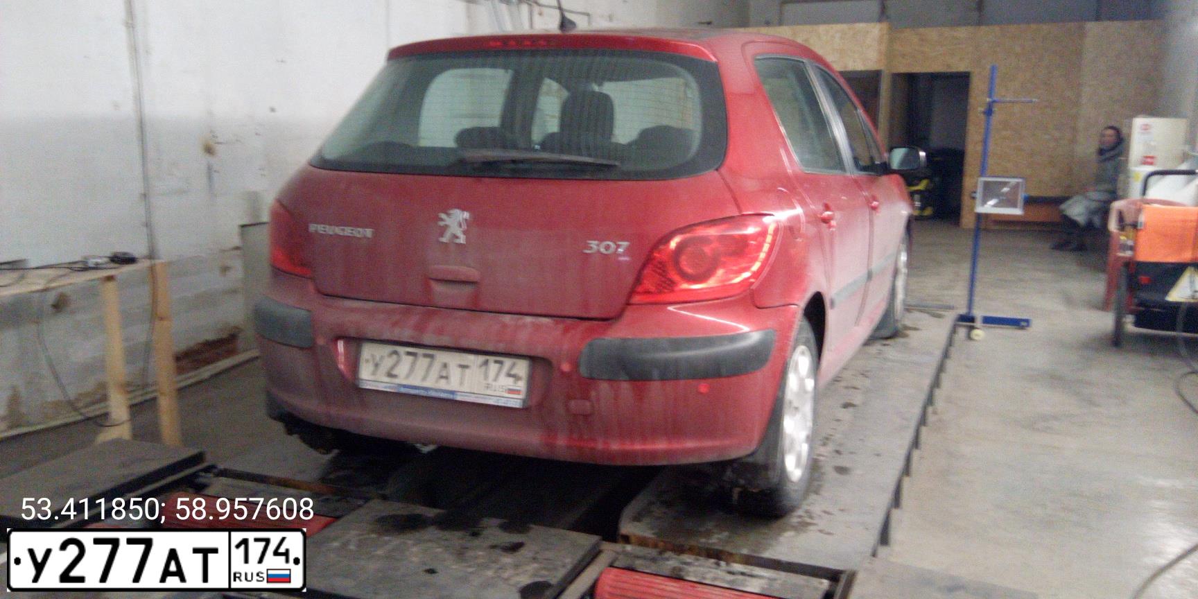 Фото автомобиля PEUGEOT 307, 2007 — госномер В937МУ702. Цвет: Красный