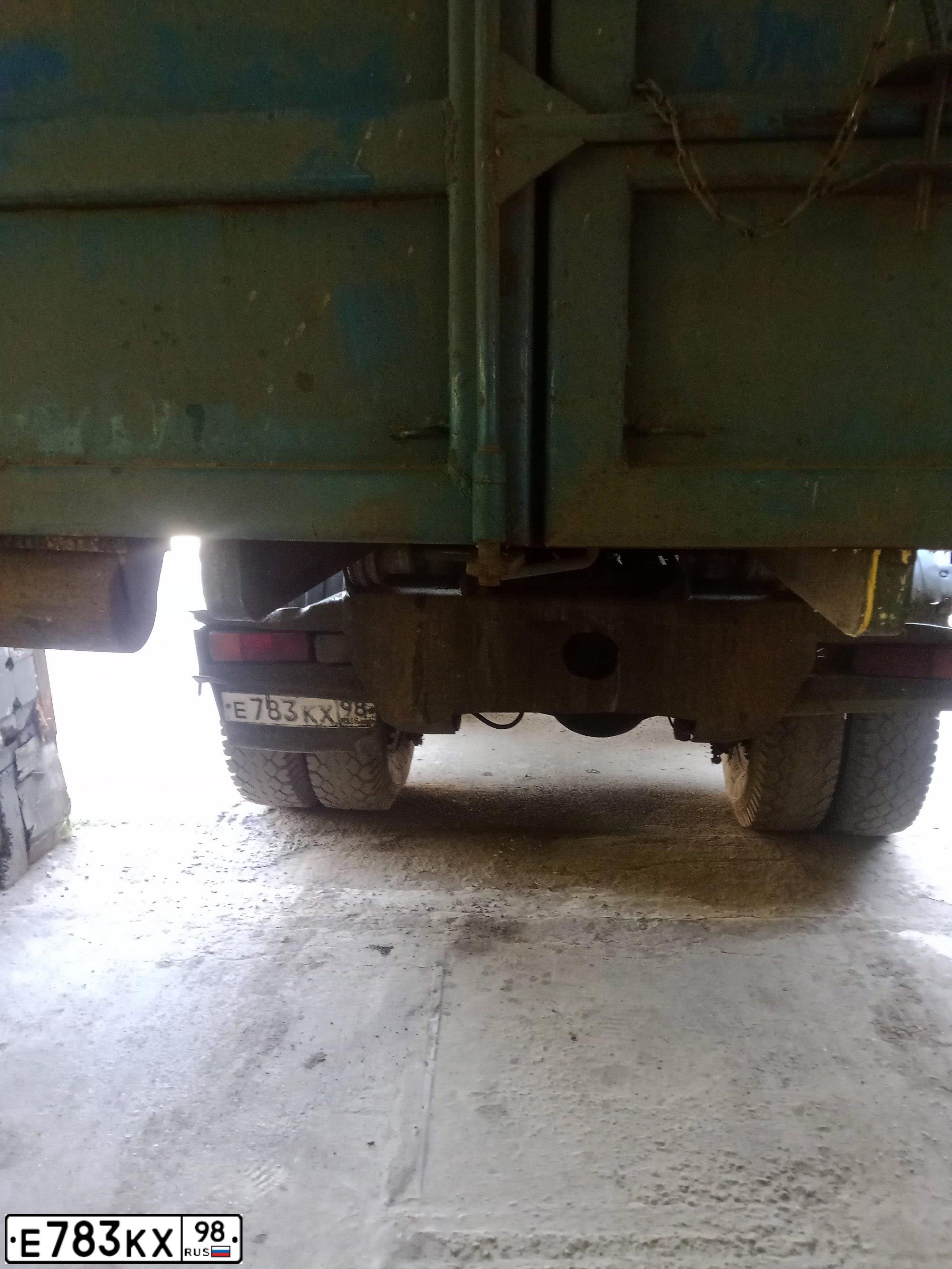 Фото автомобиля KAMAZ 53229 /6X4/, 2001 — госномер Е783КХ98. Цвет: Оранжевый