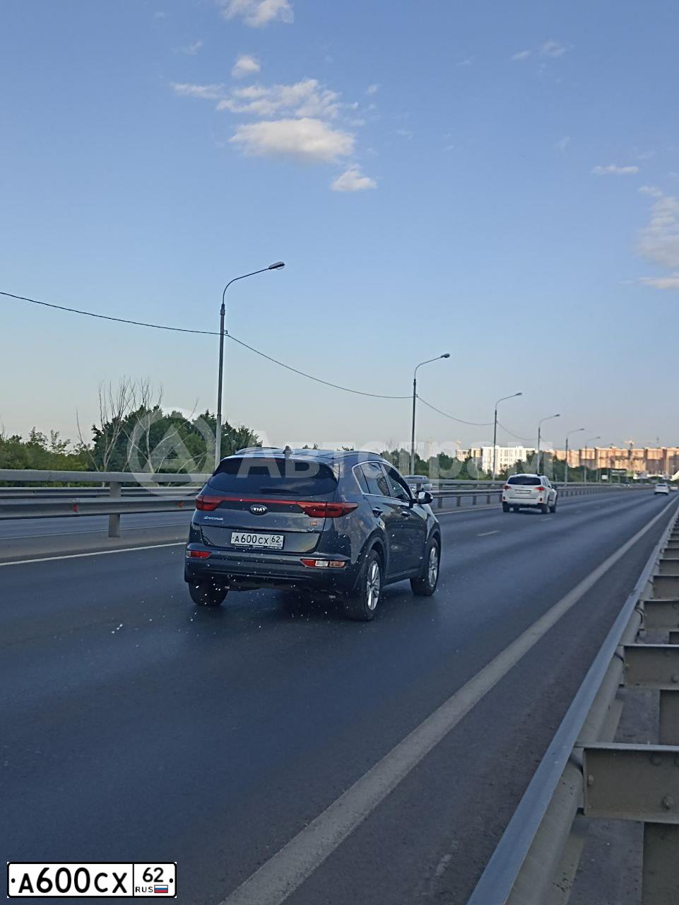 Фото автомобиля KIA SPORTAGE, 2018 — госномер А600СХ62. Цвет: Серый