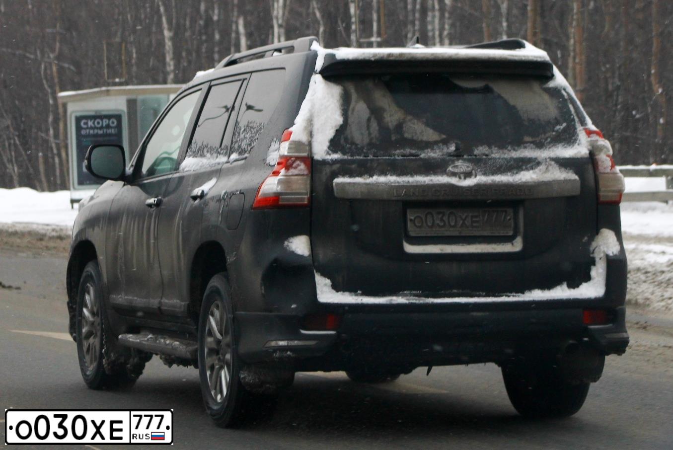 Фото автомобиля TOYOTA LANDCRUISER, 2017 — госномер О030ХЕ777. Цвет: ЧЕРНЫЙ