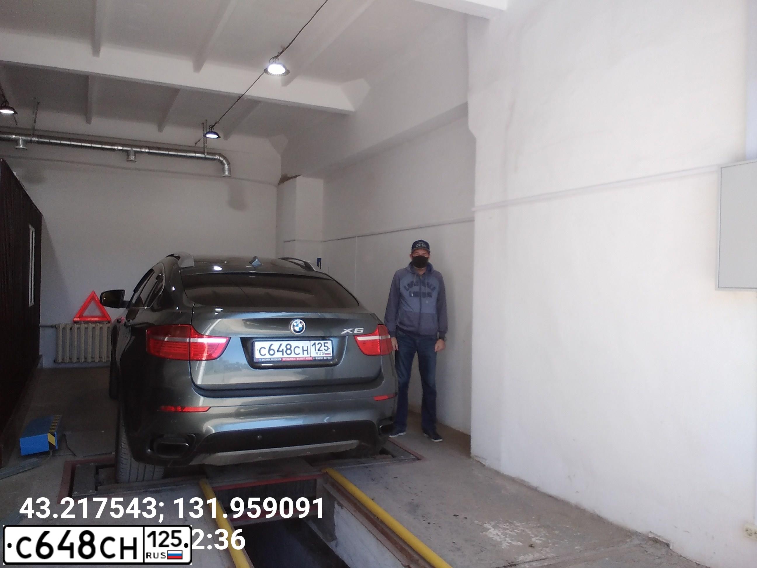 Фото автомобиля BMW X6, 2008 — госномер Х500АЕ07. Цвет: СЕРЫЙ