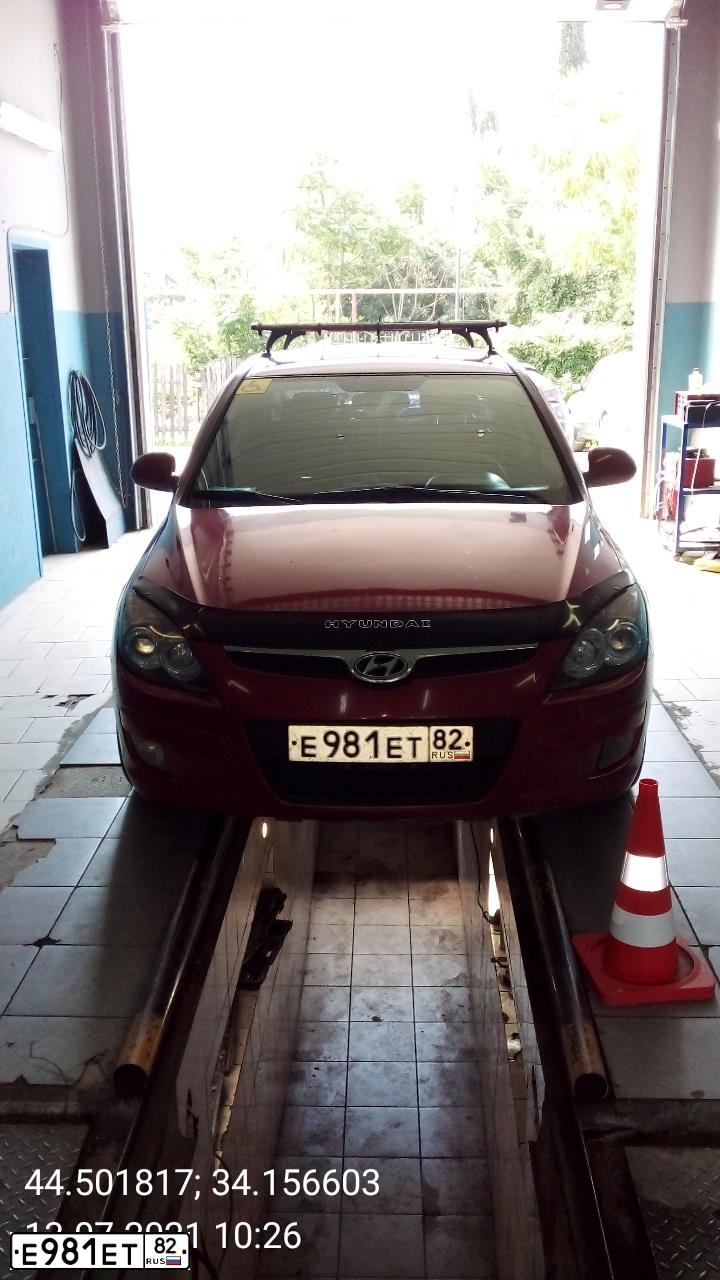 Фото автомобиля HYUNDAI I30, 2011 — госномер Е981ЕТ82. Цвет: Красный