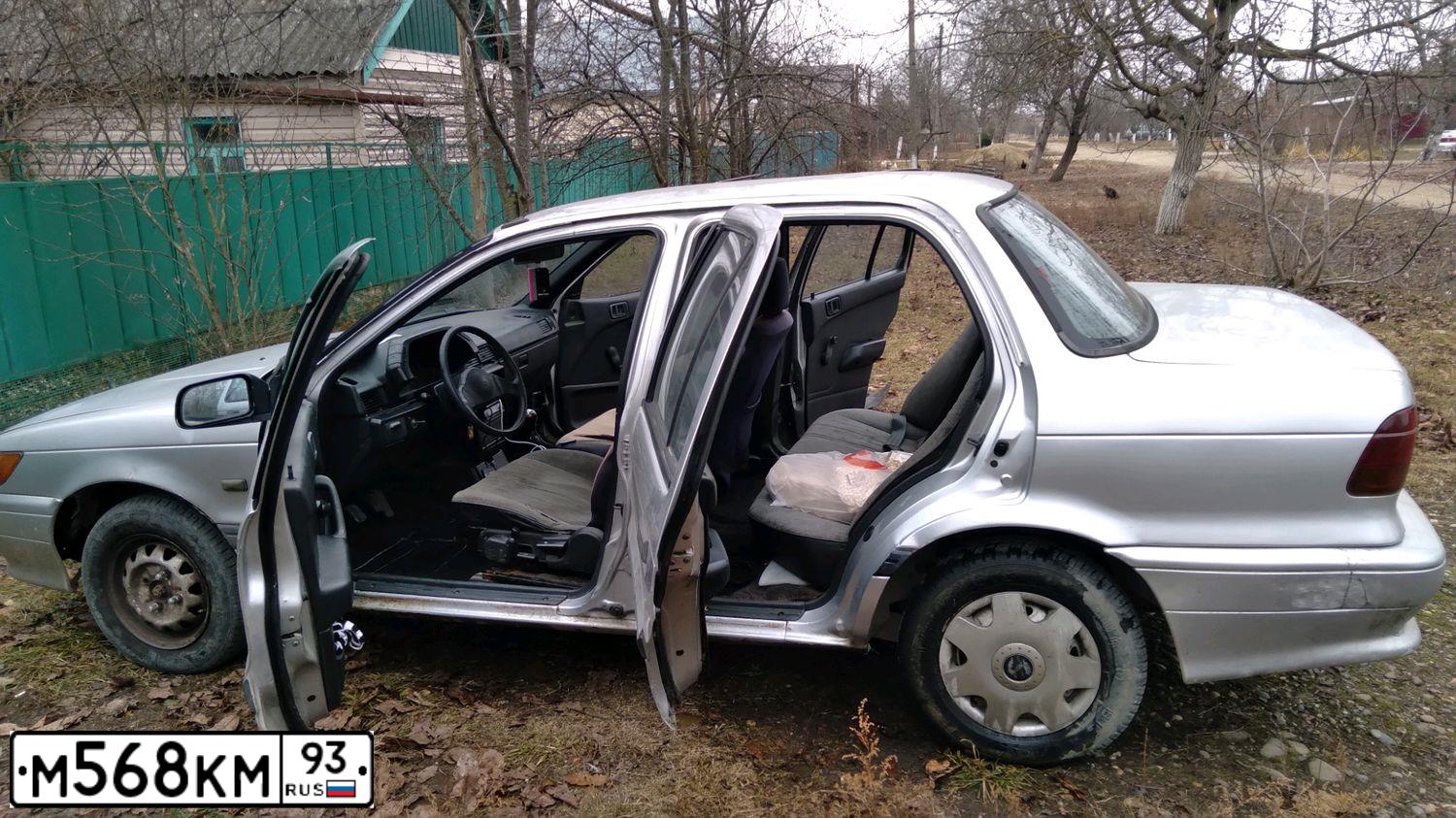 Фото автомобиля MITSUBISHI LANCER, 1989 — госномер М568КМ93. Цвет: БЕЛЫЙ СЕРЕБРИСТЫЙ