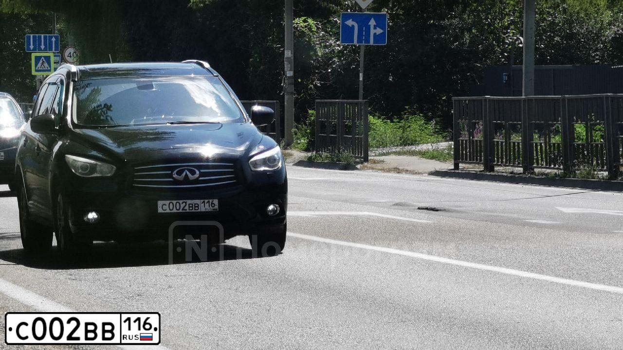 Фото автомобиля TOYOTA CAMRY, 2011 — госномер С002ВВ116. Цвет: ЧЕРНЫЙ