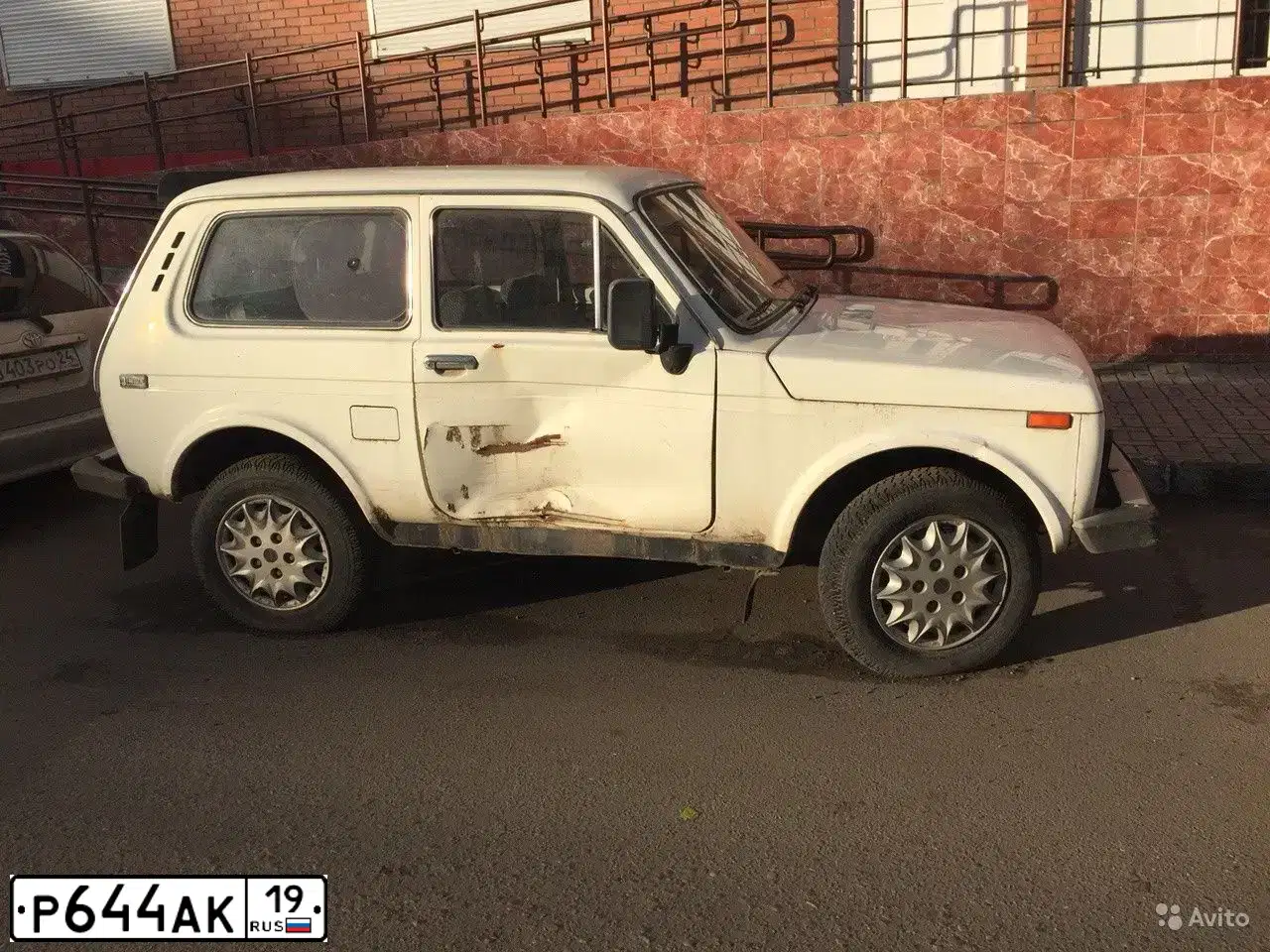 Фото автомобиля LADA 2121 NIVA, 1991 — госномер Т750РН124. Цвет: БЕЛЫЙ