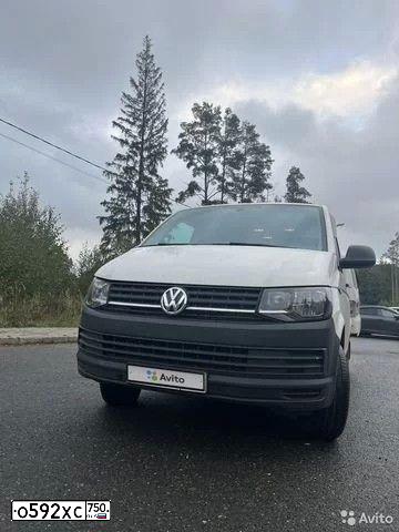 Фото автомобиля VOLKSWAGEN CARAVELLE, 2019 — госномер А050АВ252. Цвет: Белый