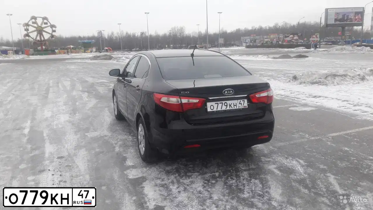 Фото автомобиля KIA RIO, 2011 — госномер К572ТЕ178. Цвет: ЧЕРНЫЙ