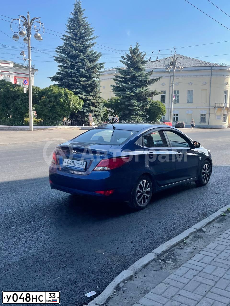 Фото автомобиля HYUNDAI SOLARIS, 2015 — госномер У048НС33. Цвет: СИНИЙ