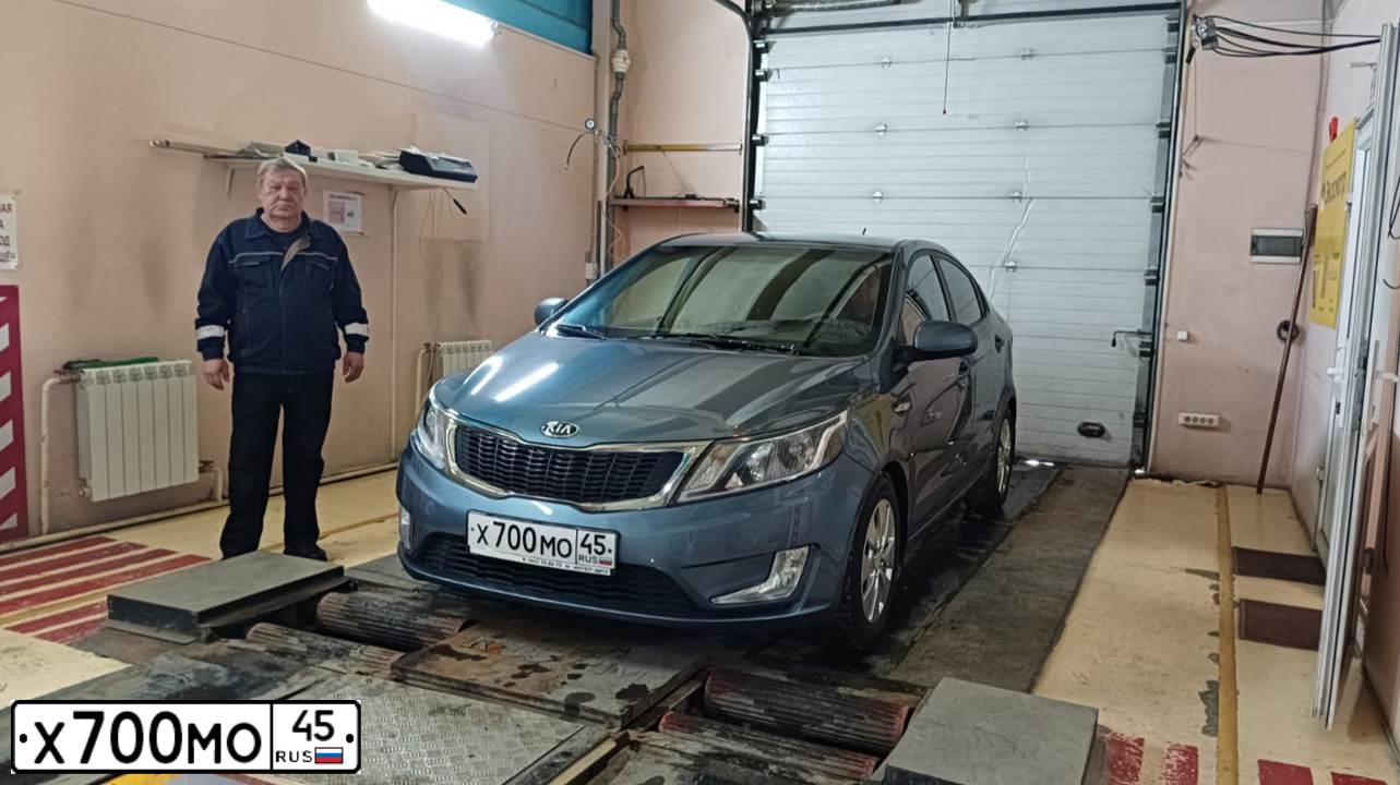 Фото автомобиля KIA RIO, 2014 — госномер Х700МО45. Цвет: голубой