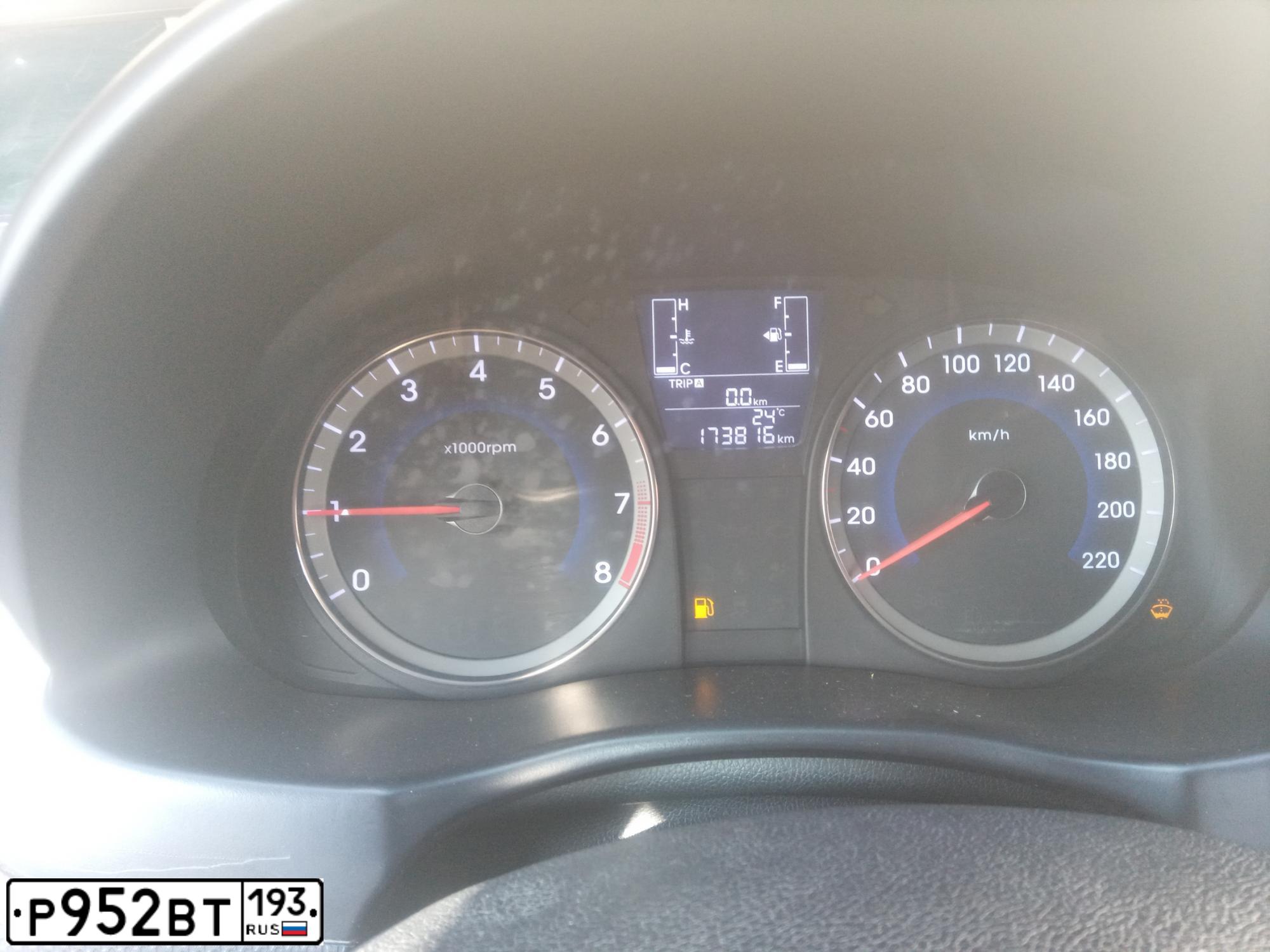 Фото автомобиля HYUNDAI SOLARIS, 2015 — госномер Р952ВТ193. Цвет: Белый