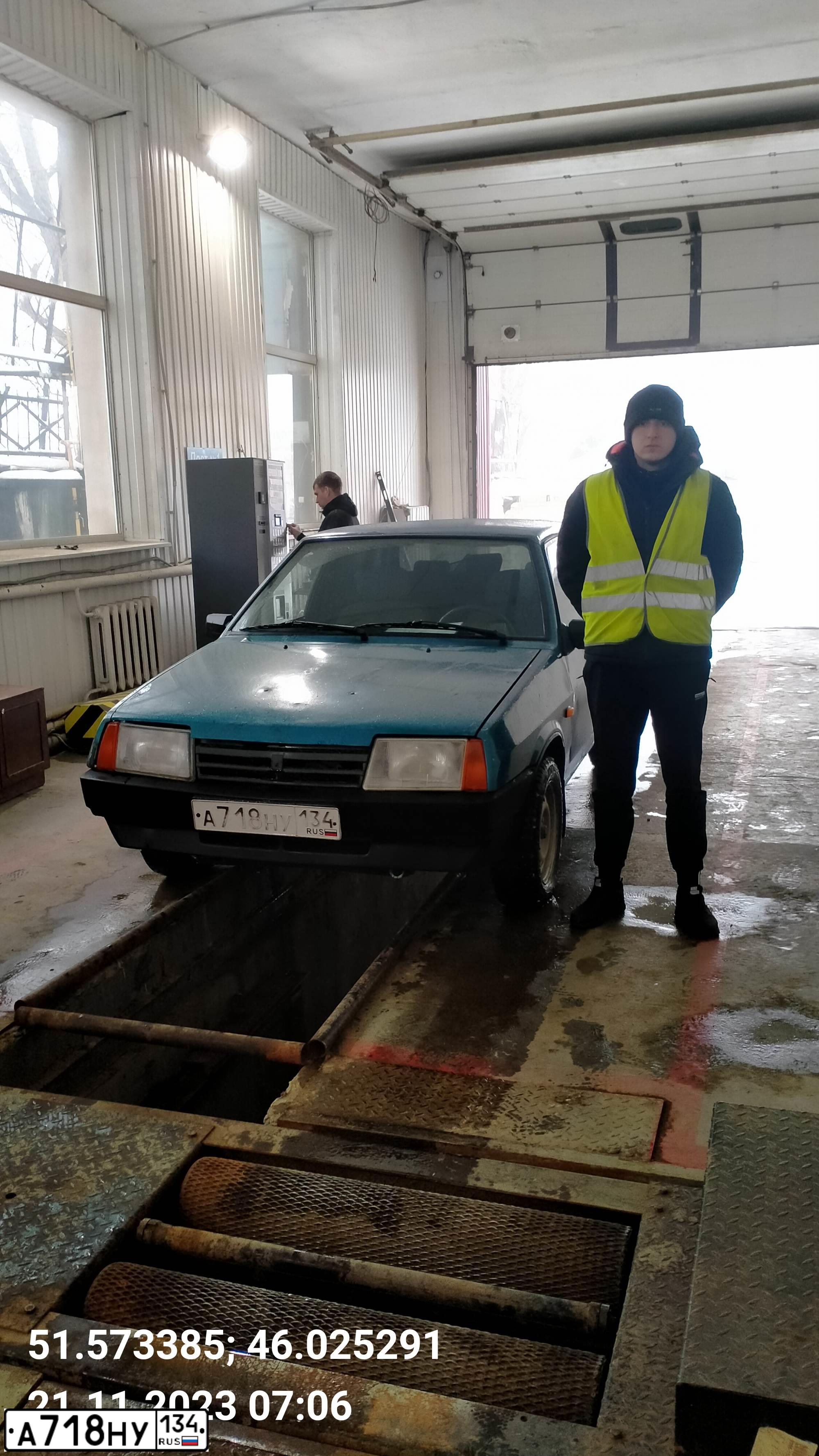 Фото автомобиля LADA 21099, 1995 — госномер М421ТУ763. Цвет: синий