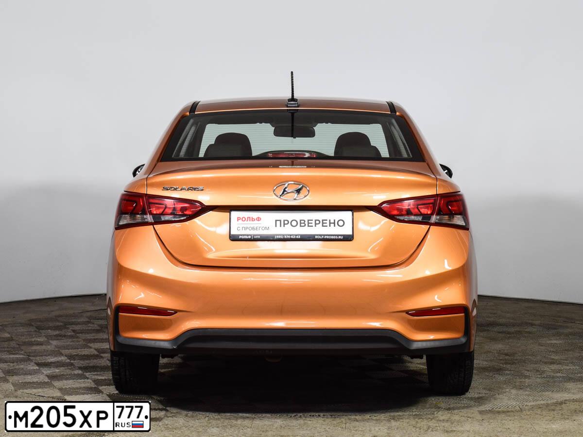 Фото автомобиля HYUNDAI SOLARIS, 2017 — госномер М205ХР777. Цвет: Оранжевый