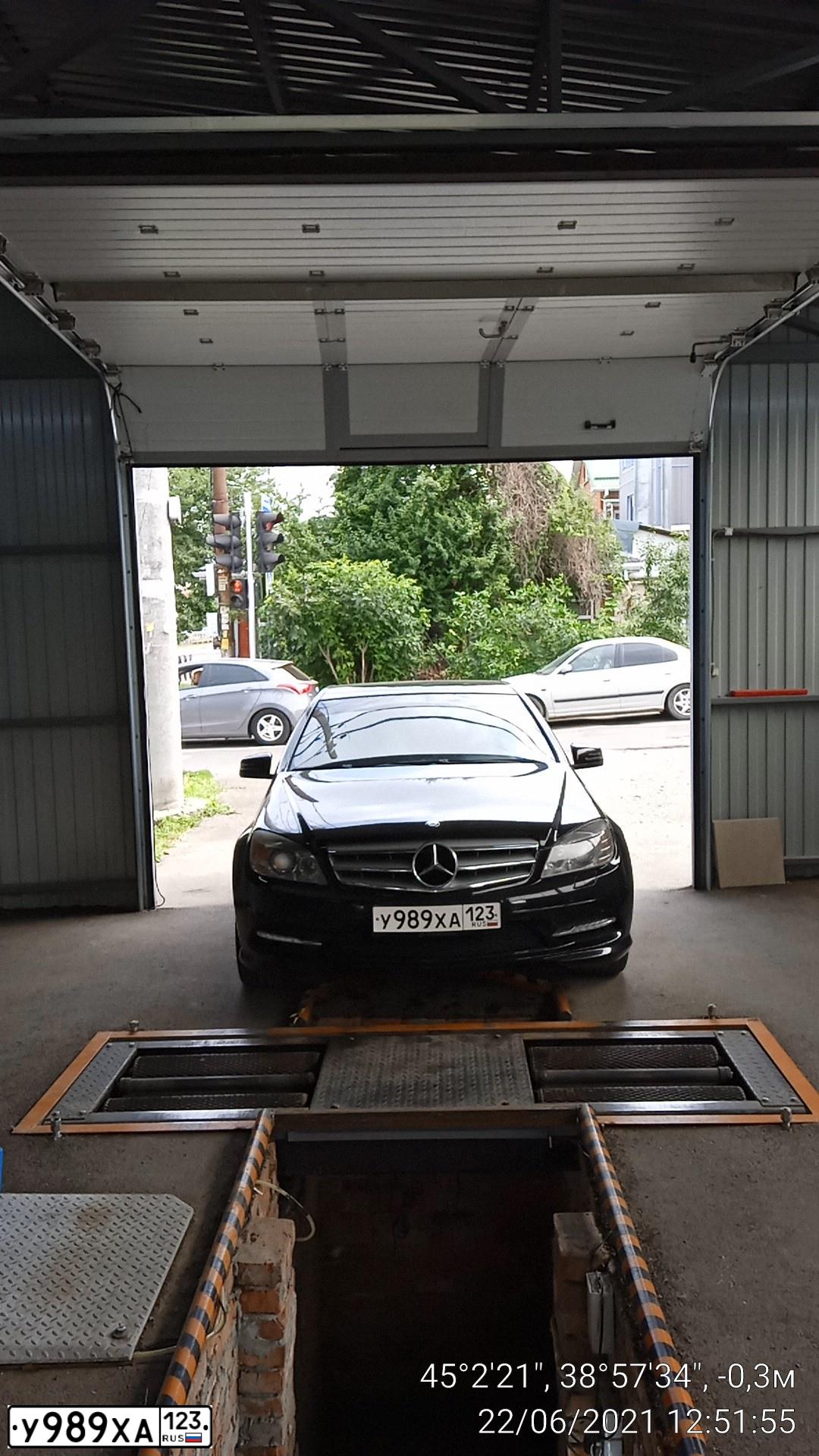 Фото автомобиля MERCEDES C-KLASSE, 2010 — госномер А999НЕ93. Цвет: ЧЕРНЫЙ