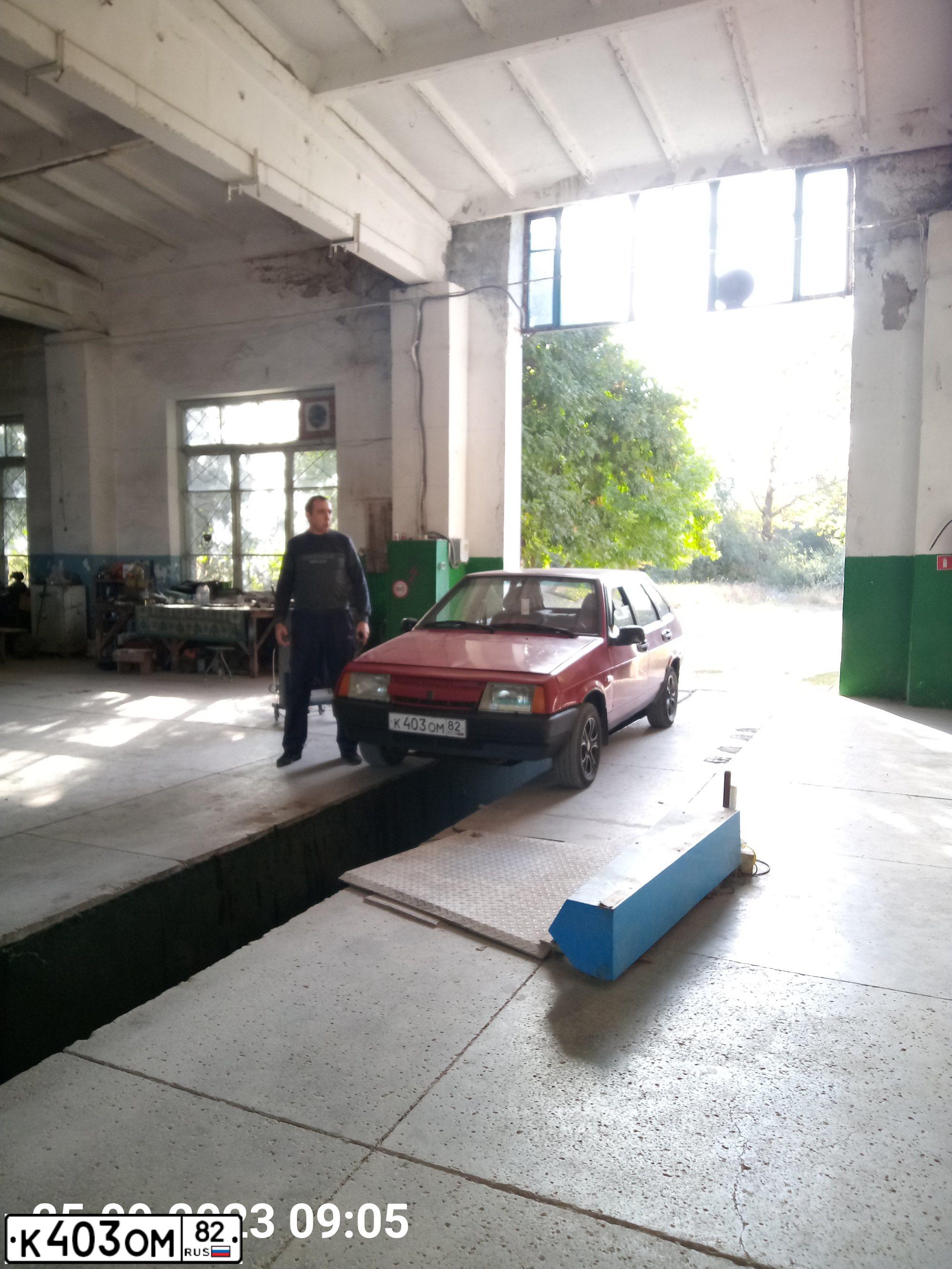 Фото автомобиля ВАЗ 21093, 1993 — госномер К403ОМ82. Цвет: ВИШНЕВЫЙ