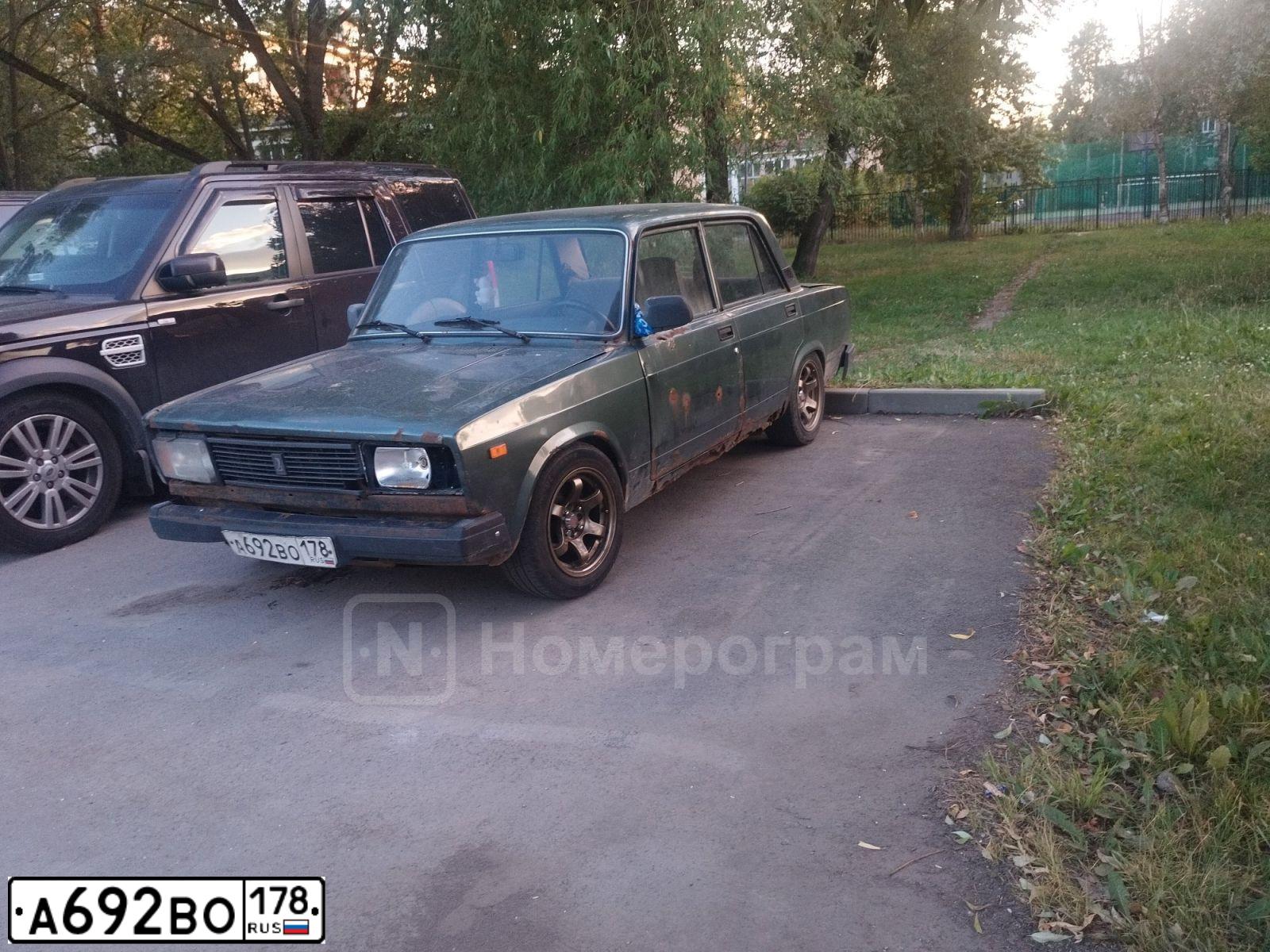 Фото автомобиля LADA 2105, 2010 — госномер А692ВО178. Цвет: СЕРО-СИНЕ-ЗЕЛЕНЫЙ