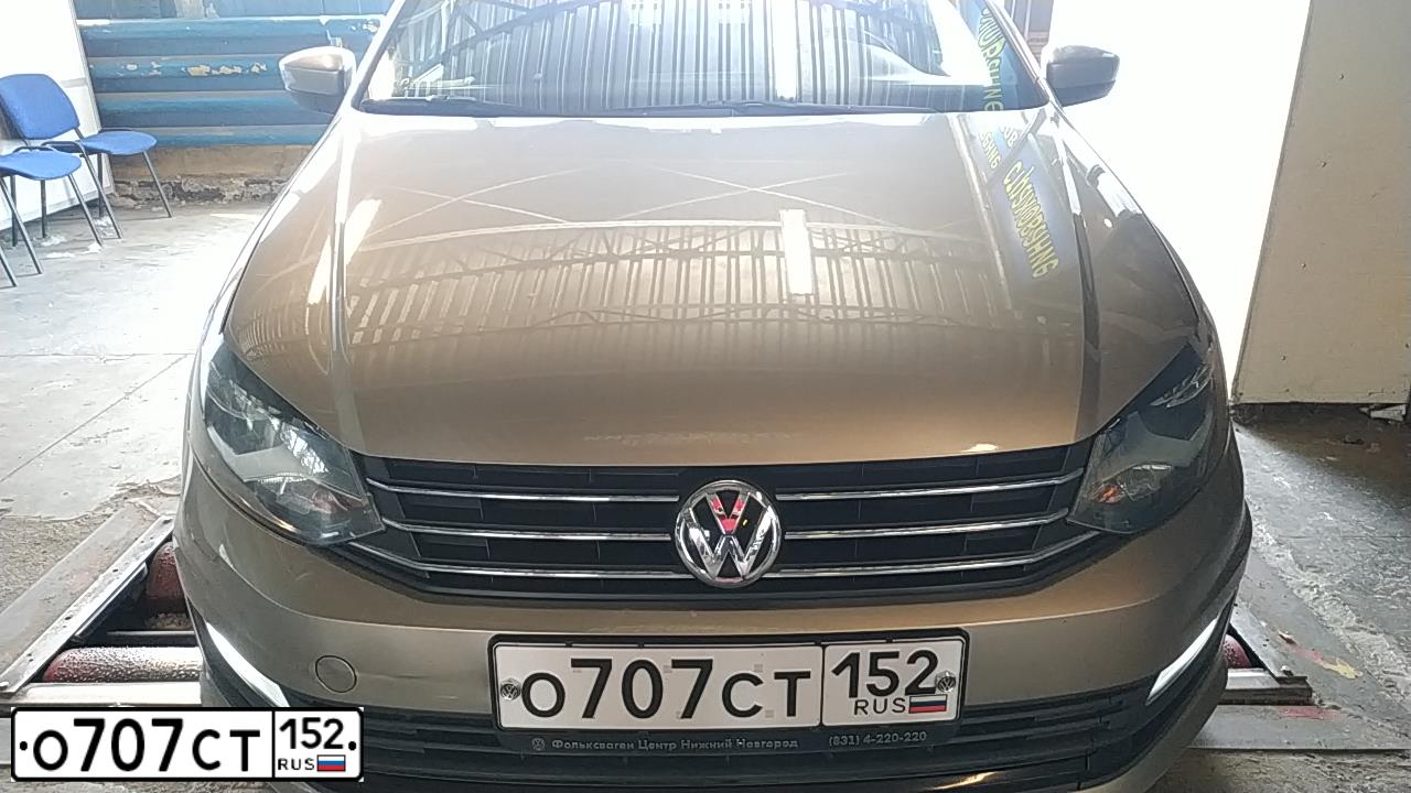 Фото автомобиля VOLKSWAGEN POLO, 2017 — госномер О707СТ152. Цвет: БЕЖЕВЫЙ