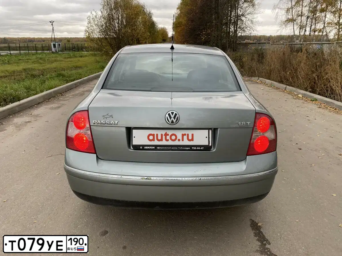 Фото автомобиля VOLKSWAGEN PASSAT, 2004 — госномер Т079УЕ190. Цвет: СЕРЫЙ