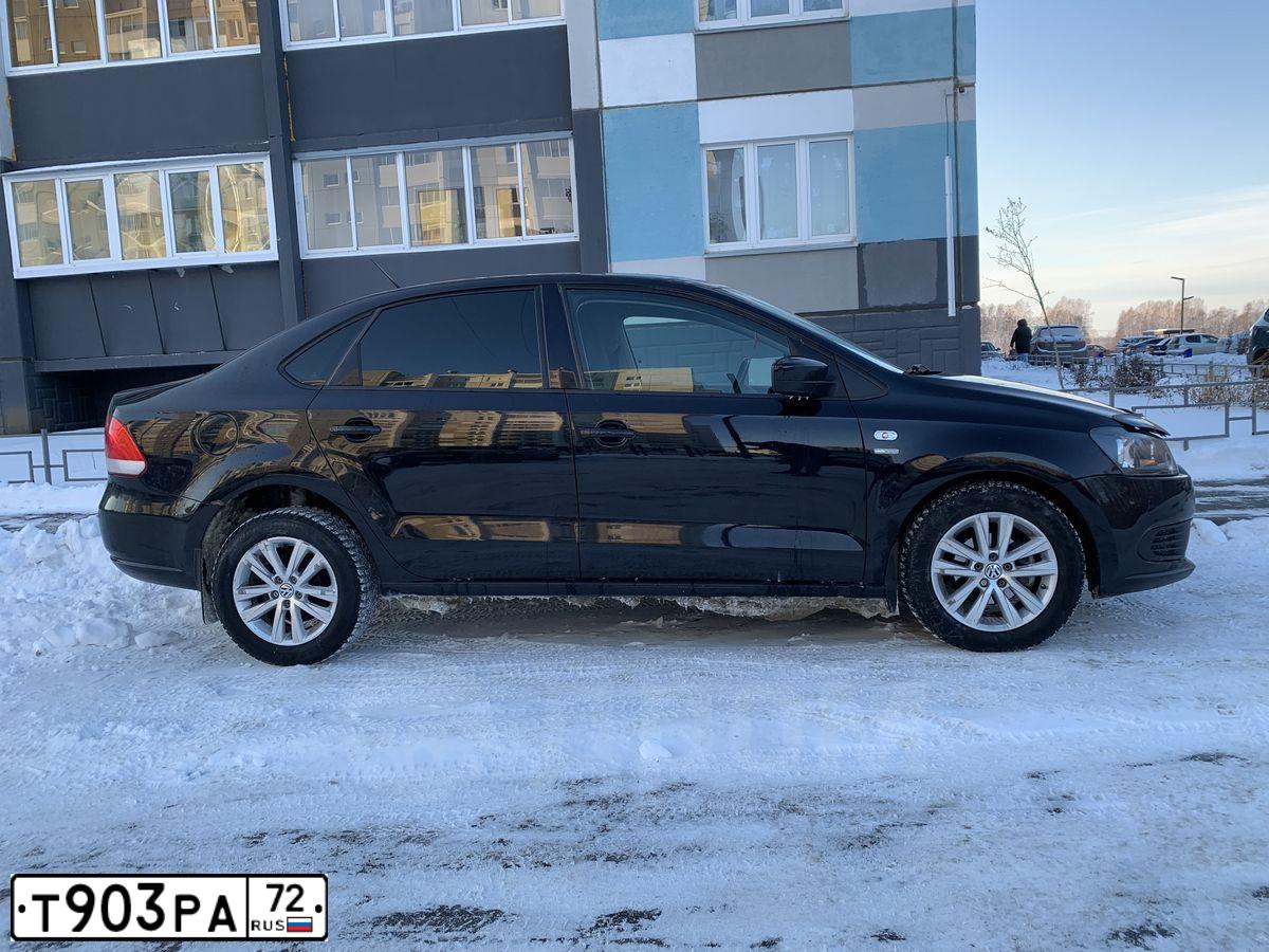 Фото автомобиля VOLKSWAGEN POLO, 2013 — госномер Т716АУ774. Цвет: ЧЕРНЫЙ