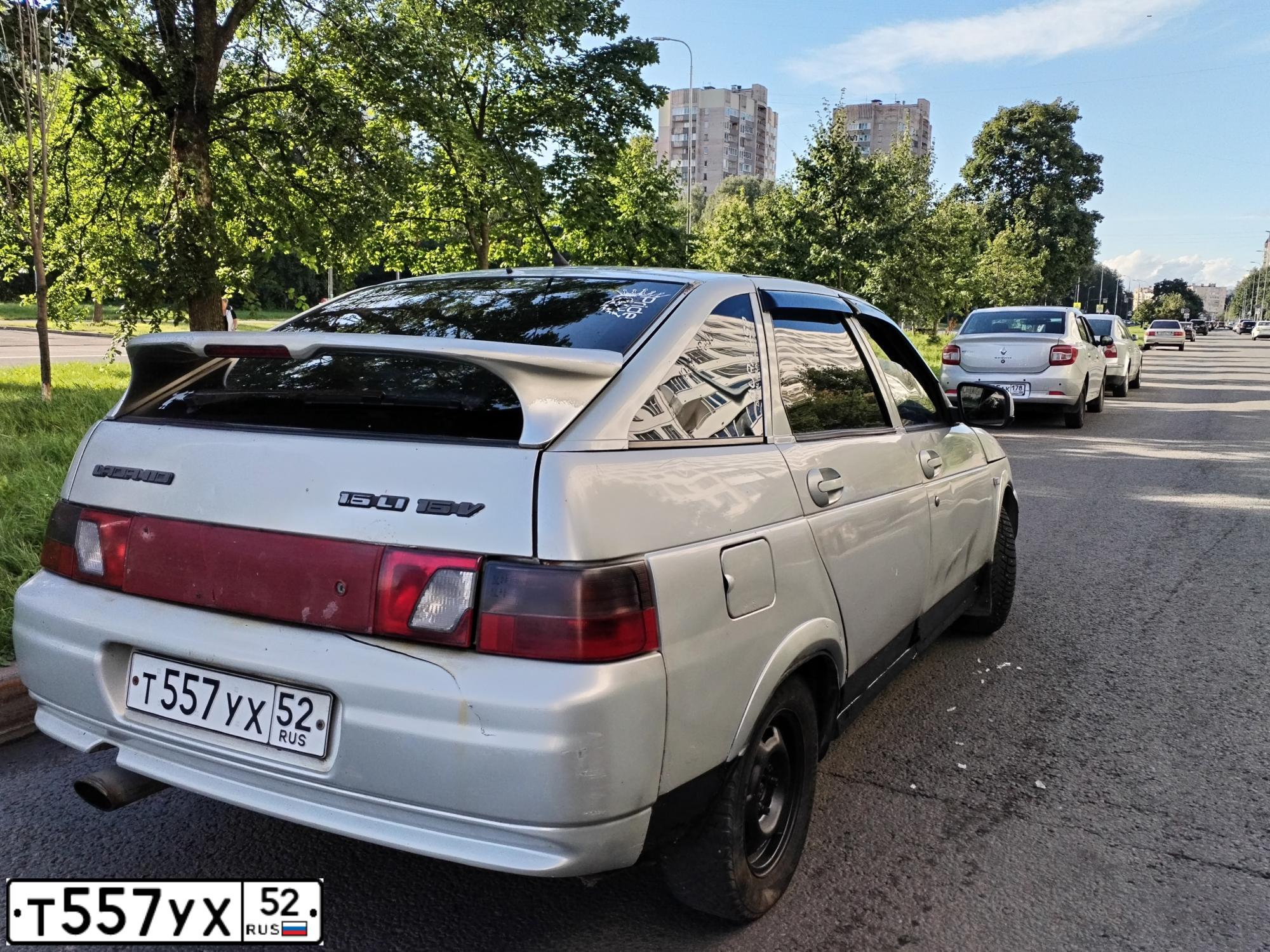 Фото автомобиля LADA 2112, 2005 — госномер Т557УХ52. Цвет: СЕРЕБР.МОЛОЧНО-БЕЛЫЙ