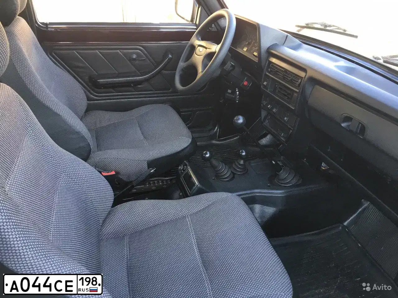 Фото автомобиля LADA 2121 NIVA, 2010 — госномер А044СЕ198. Цвет: ТЕМНО-КОРИЧНЕВЫЙ