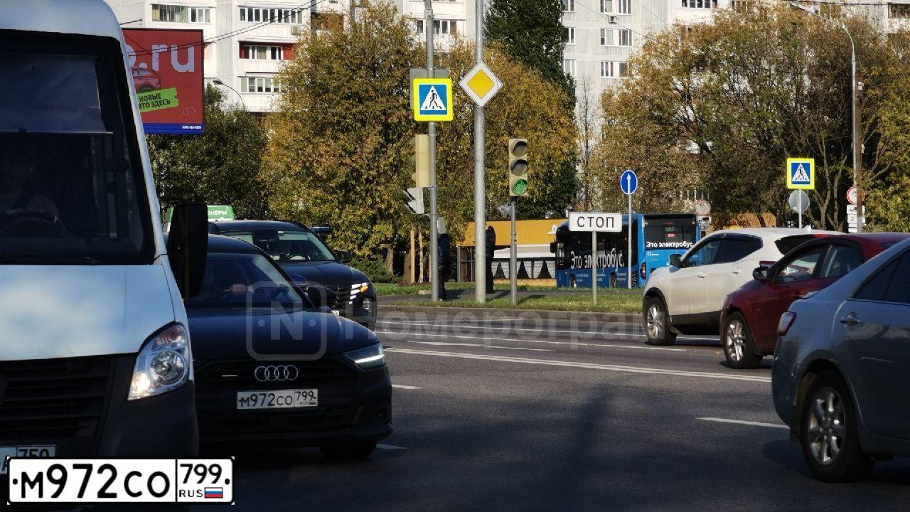 Фото автомобиля AUDI A8, 2019 — госномер М972СО799. Цвет: ЧЕРНЫЙ