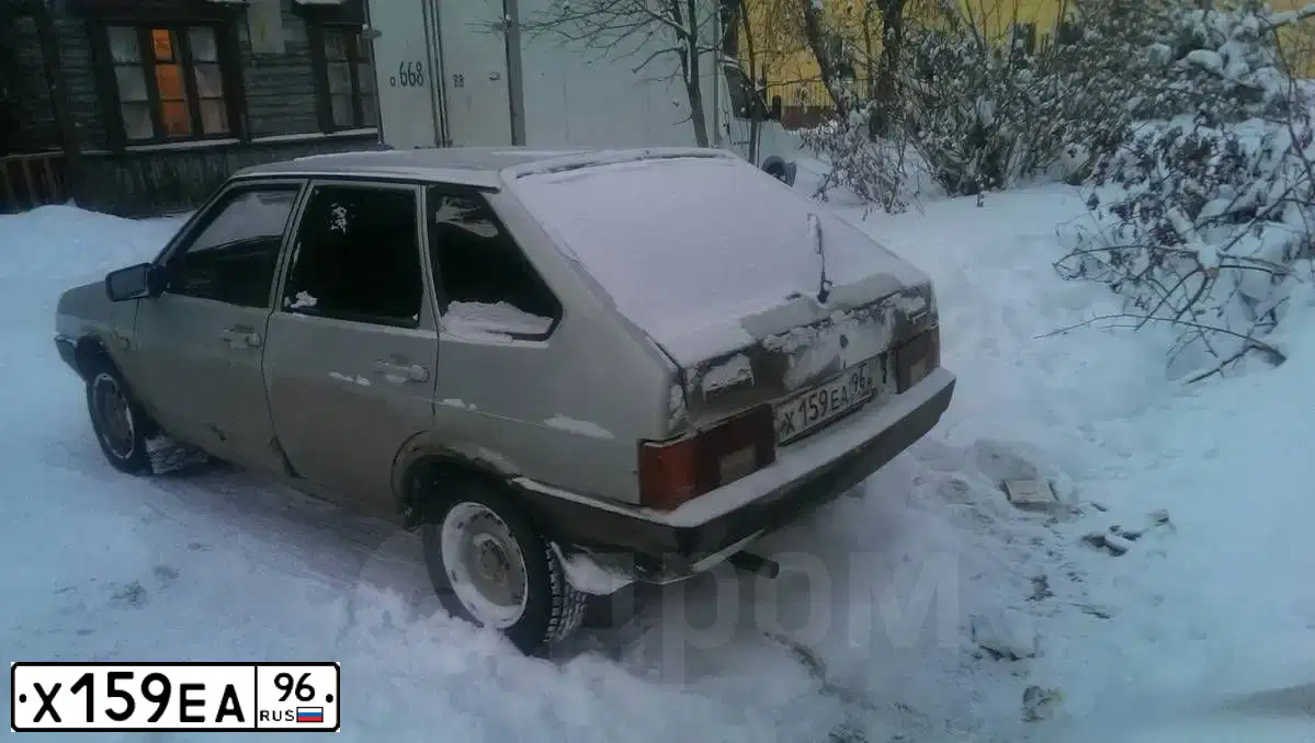 Фото автомобиля VOLKSWAGEN POLO, 2012 — госномер М279НА196. Цвет: ТЕМНО-КРАСНЫЙ