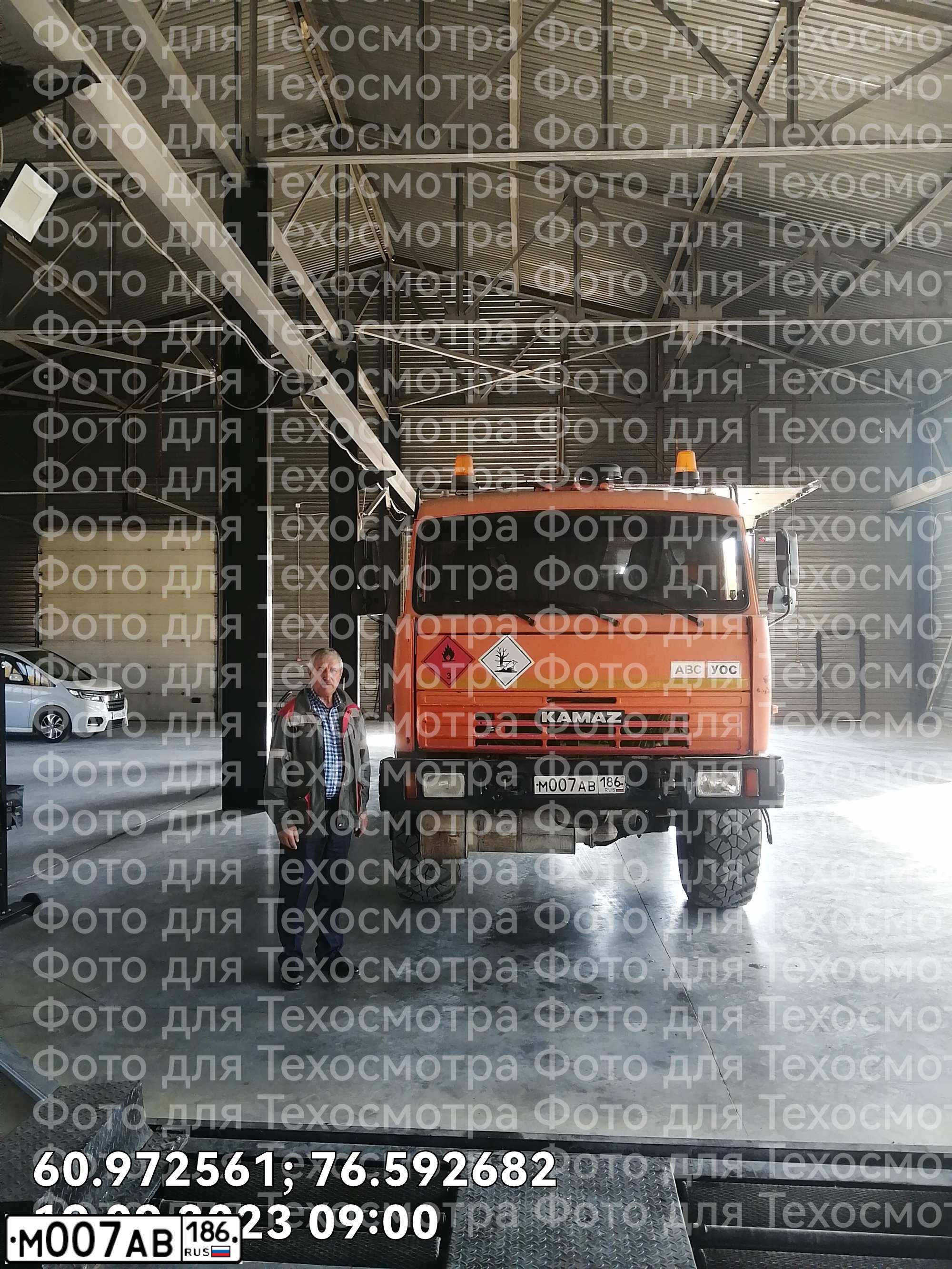 Фото автомобиля KAMAZ 44108 /6X6/, 2013 — госномер М007АВ186. Цвет: ОРАНЖЕВЫЙ