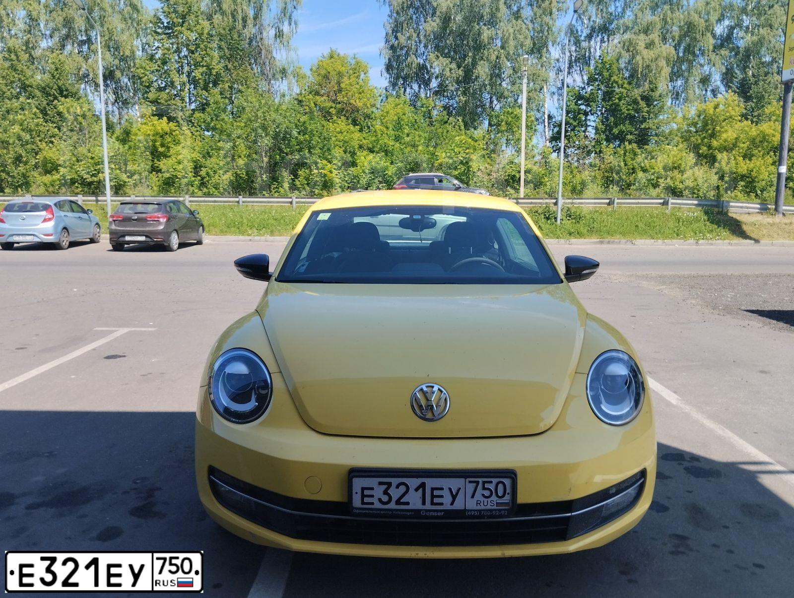 Фото автомобиля VOLKSWAGEN JETTA, 2014 — госномер Е321ЕУ750. Цвет: ЖЕЛТЫЙ