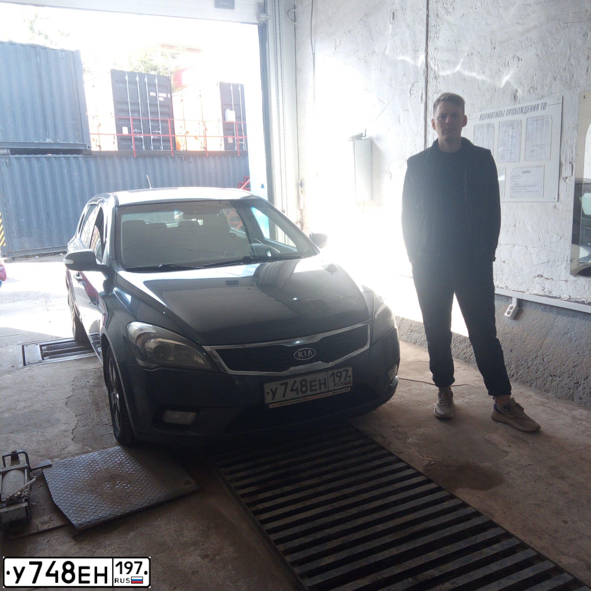 Фото автомобиля KIA CEE'D, 2010 — госномер М096ОХ13. Цвет: СЕРЫЙ