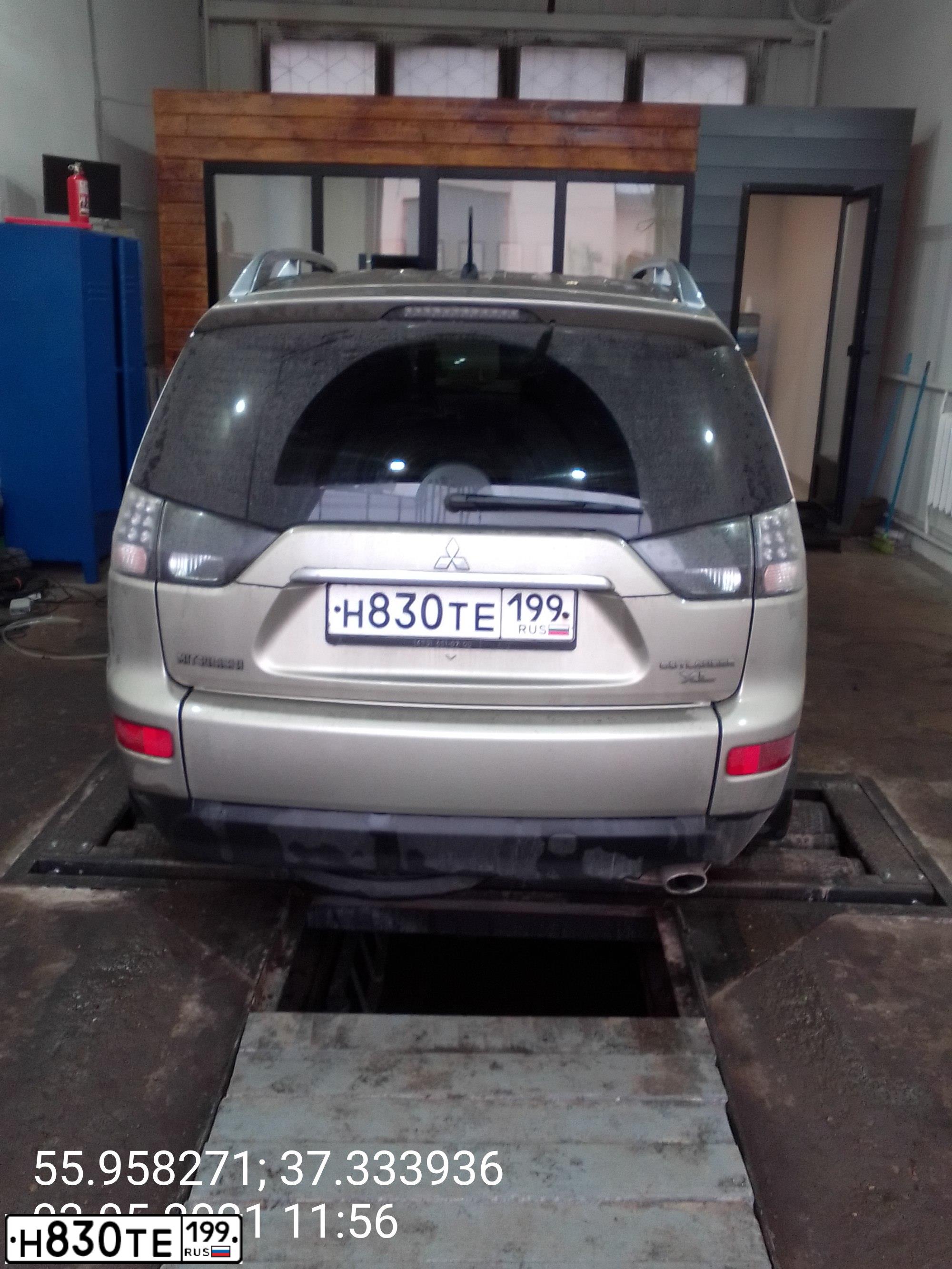 Фото автомобиля MITSUBISHI OUTLANDER, 2008 — госномер К815НА03. Цвет: БЕЖЕВЫЙ