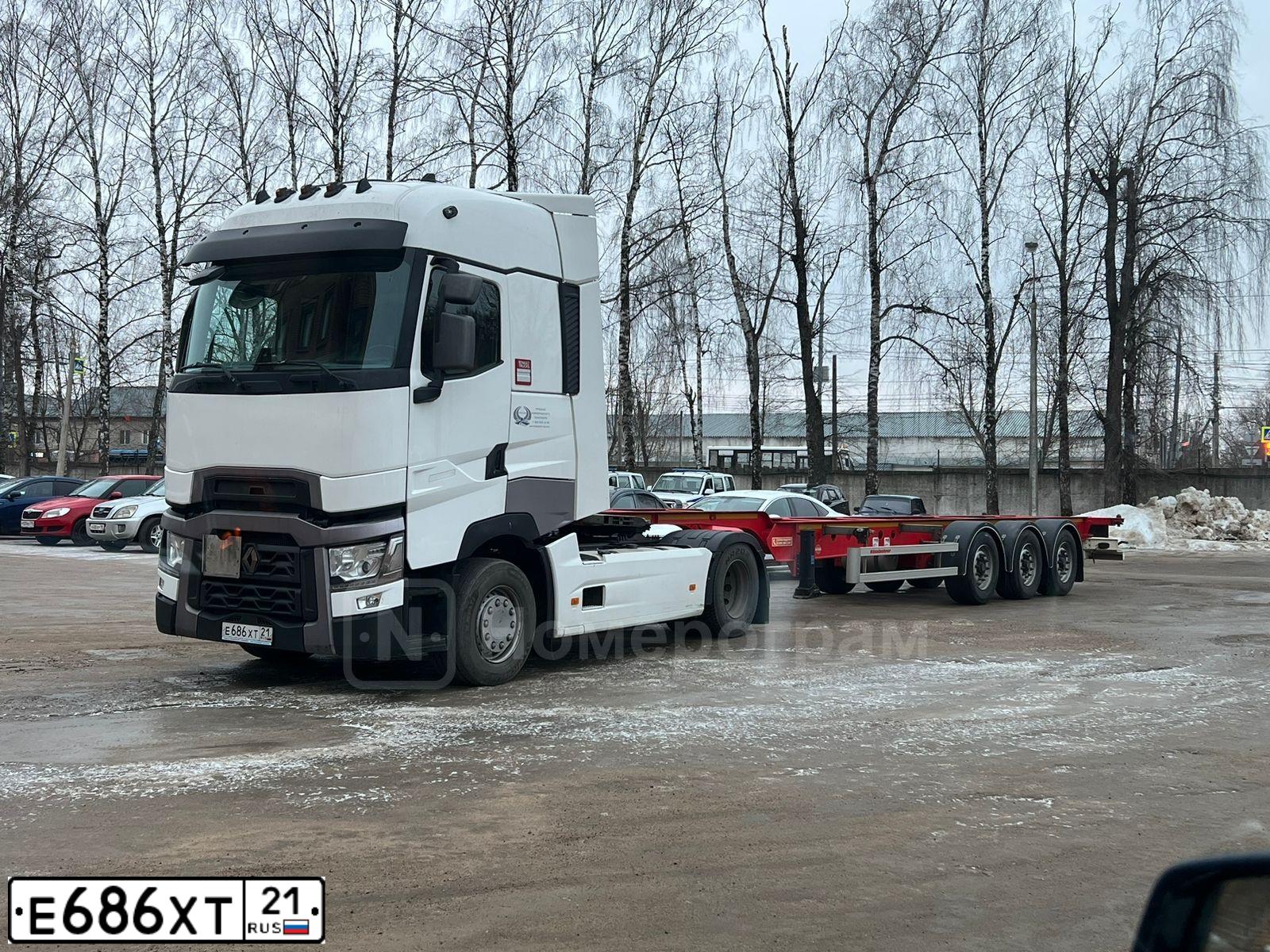Фото автомобиля RENAULT T-SERIE, 2018 — госномер К435ОУ790. Цвет: Белый