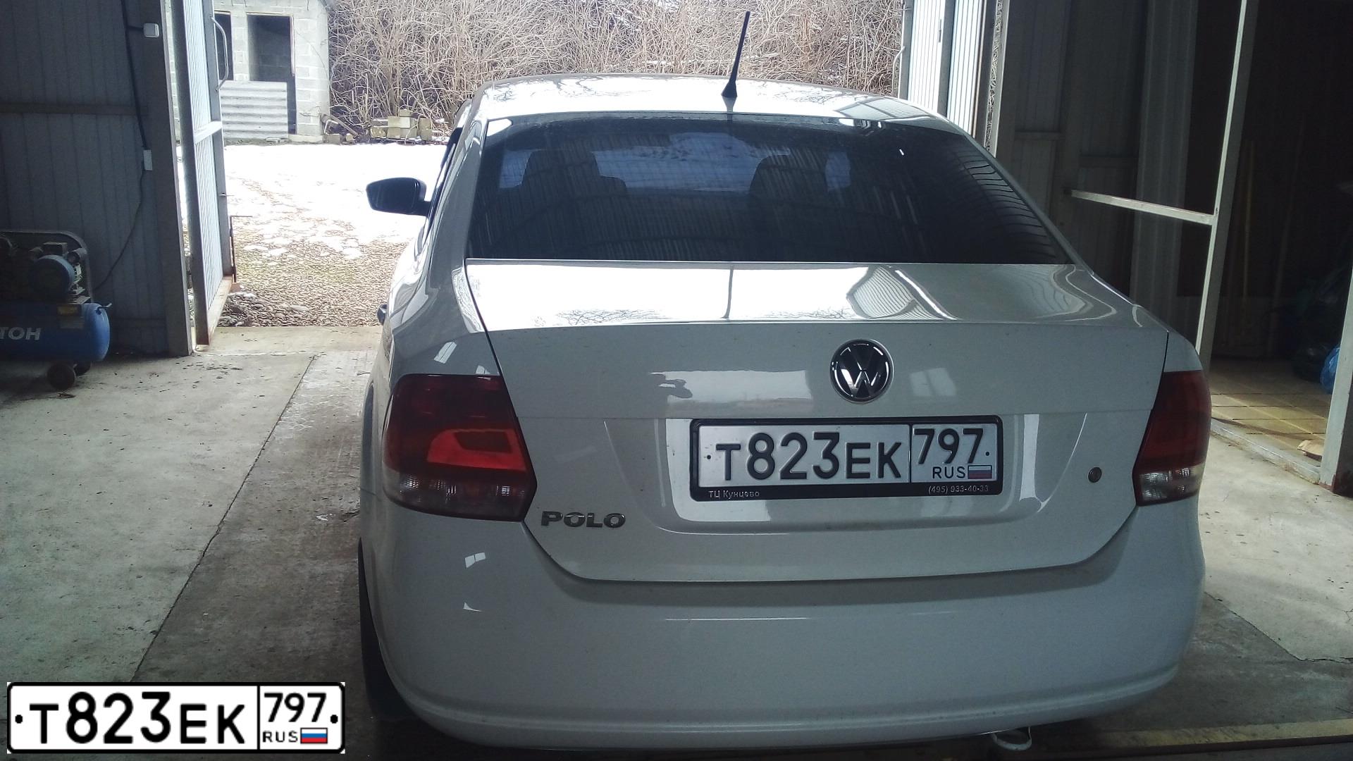 Фото автомобиля VOLKSWAGEN POLO, 2013 — госномер Е317ОЕ193. Цвет: Белый