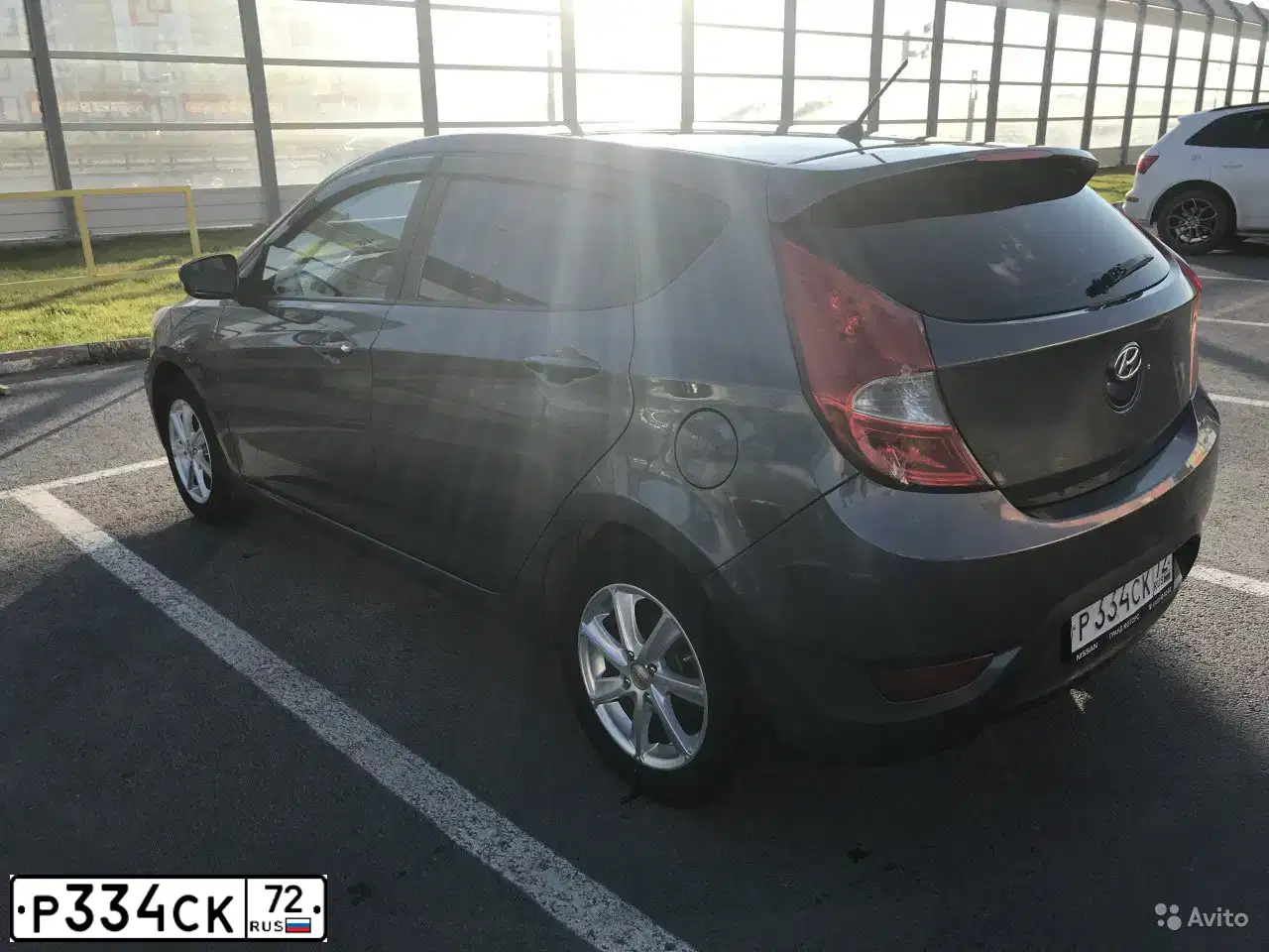 Фото автомобиля HYUNDAI SOLARIS, 2012 — госномер У018СК72. Цвет: ЧЕРНО-СЕРЫЙ