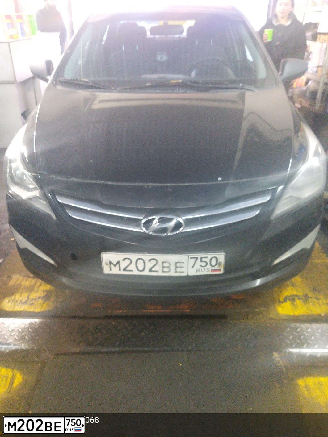 Фото автомобиля HYUNDAI SOLARIS, 2015 — госномер М202ВЕ750. Цвет: ЧЕРНЫЙ