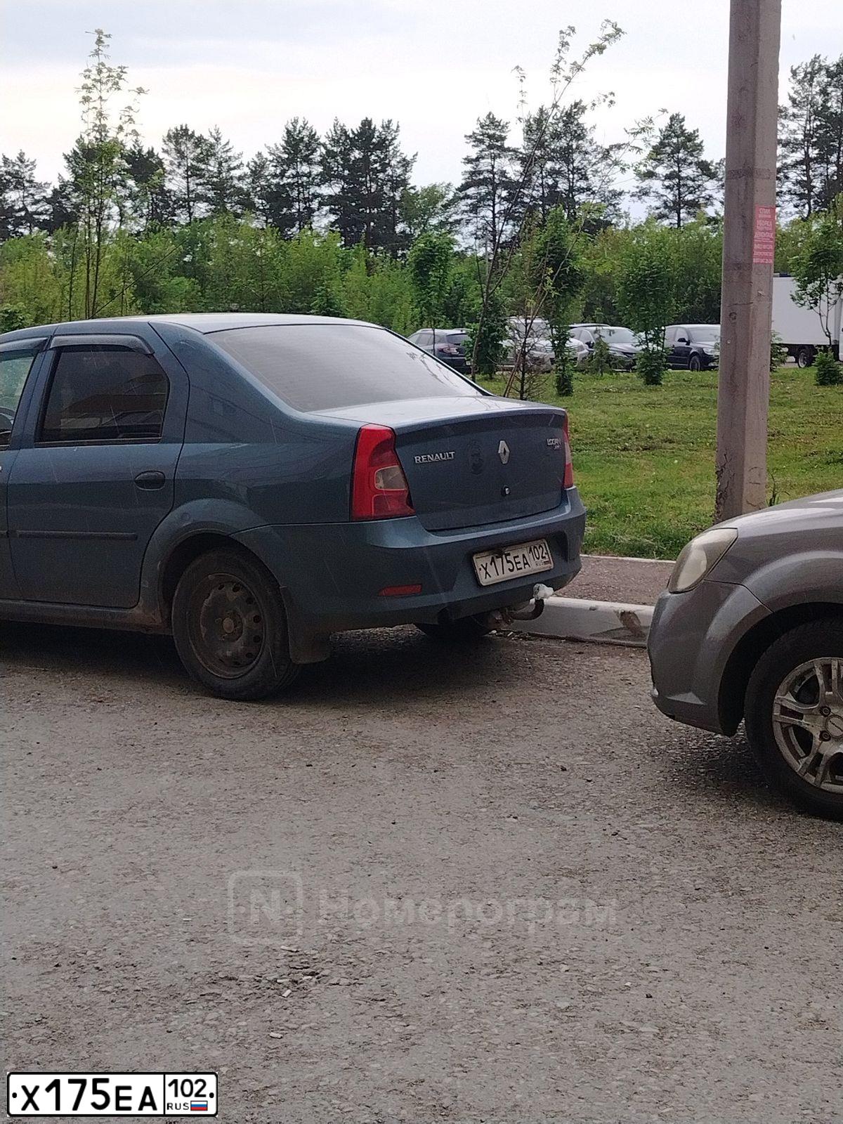 Фото автомобиля RENAULT LOGAN, 2012 — госномер О157ОК702. Цвет: СИНИЙ