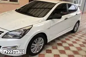 Фото автомобиля HYUNDAI SOLARIS, 2015 — госномер А222ОТ123. Цвет: Белый