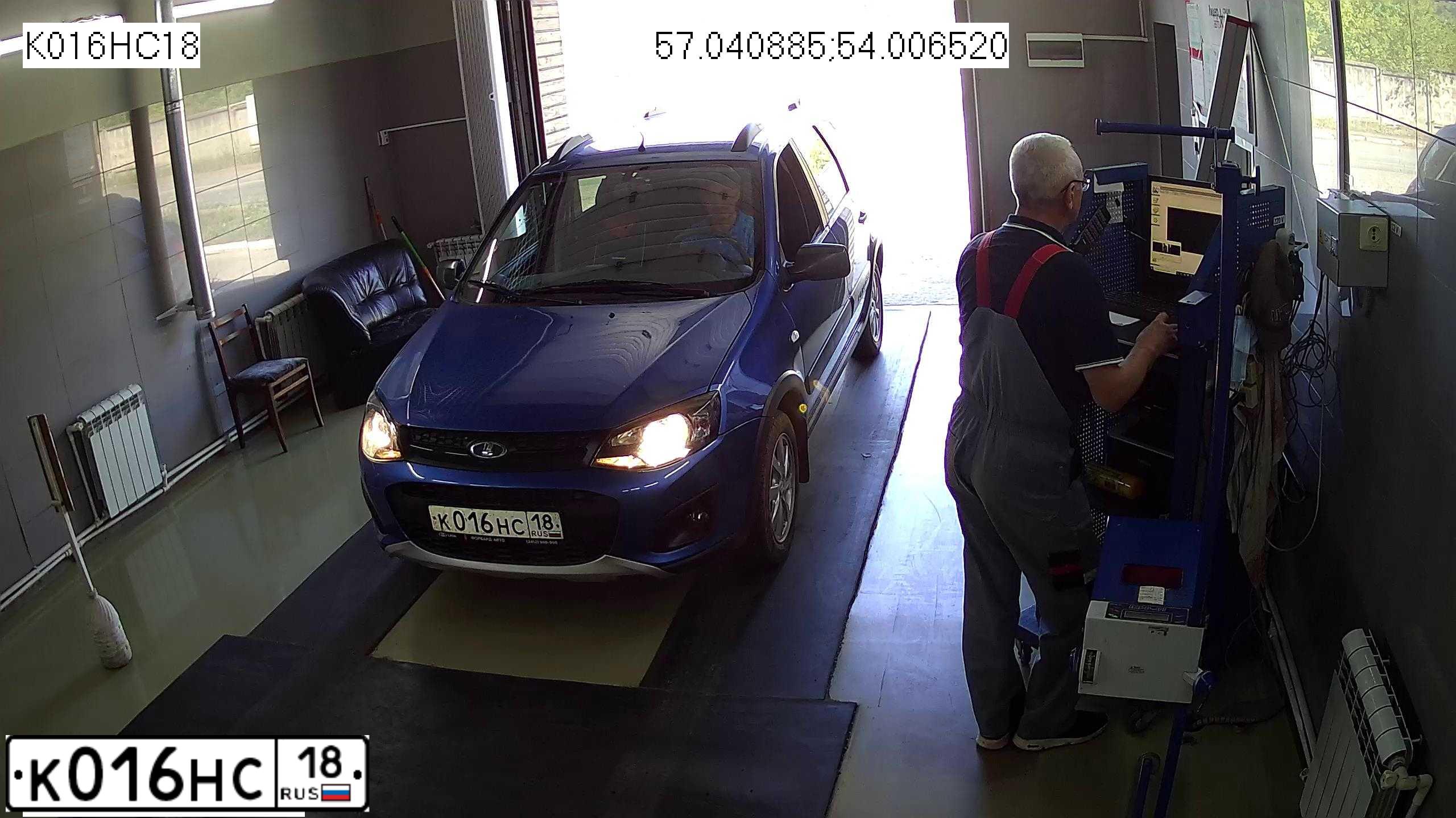 Фото автомобиля LADA KALINA, 2017 — госномер С787МН716. Цвет: ЯРКО-СИНИЙ