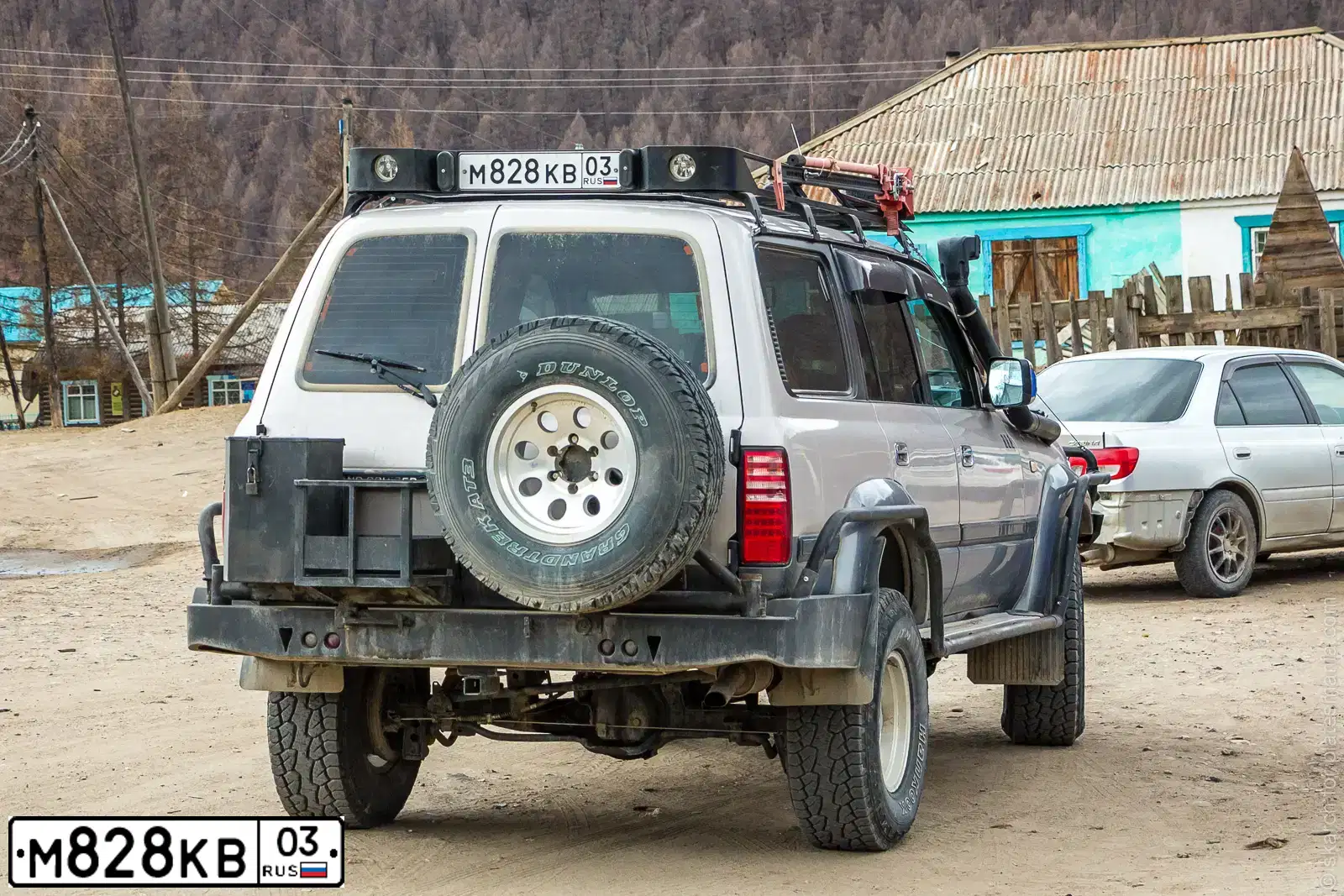 Фото автомобиля TOYOTA LANDCRUISER, 1996 — госномер М115АТ138. Цвет: СЕРЫЙ