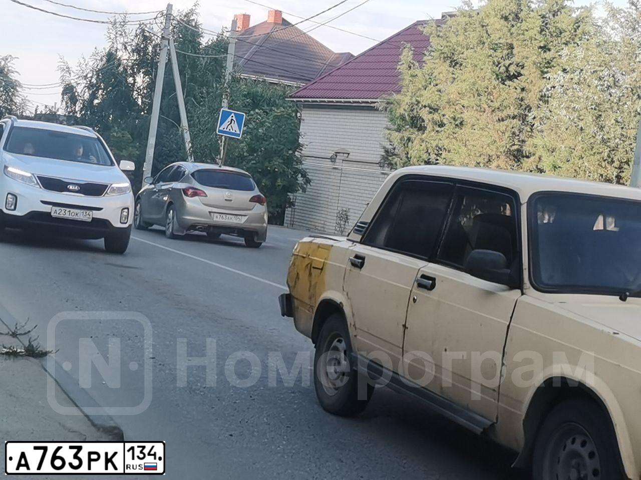 Фото автомобиля GEELY MK, 2008 — госномер У279ОС790. Цвет: Красный
