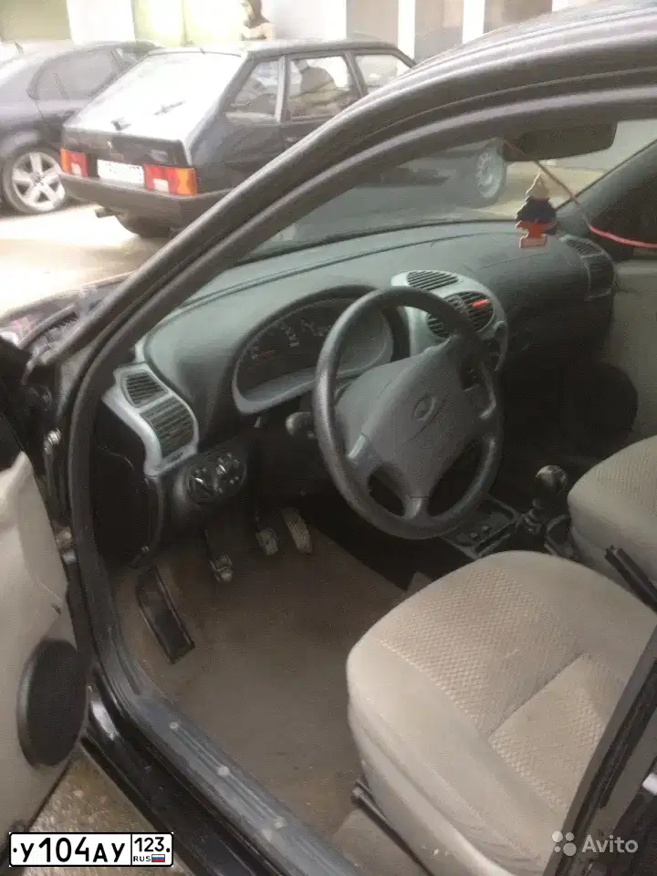 Фото автомобиля LADA 1118 KALINA, 2011 — госномер У104АУ123. Цвет: Сине-Черный