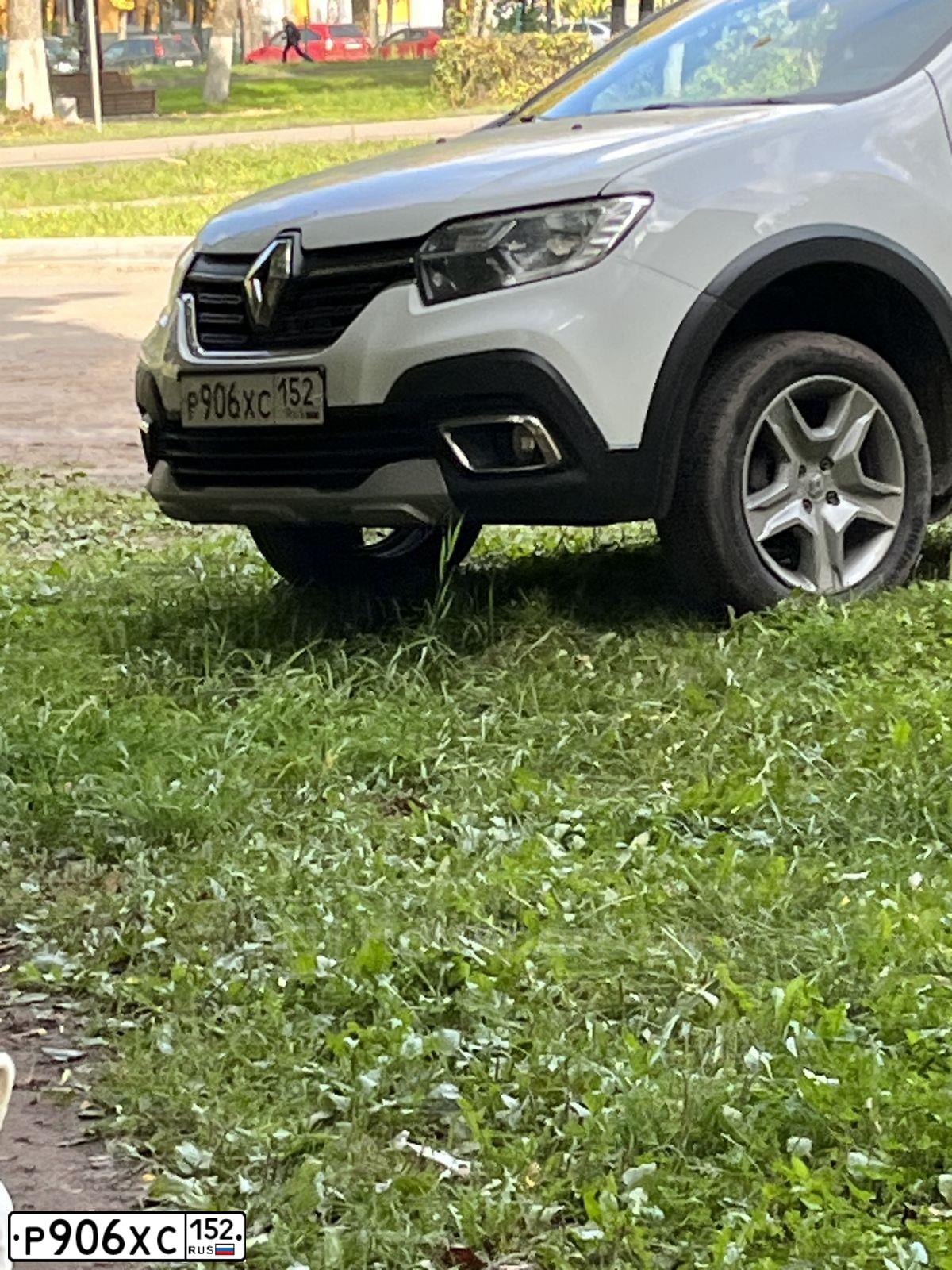 Фото автомобиля RENAULT SANDERO, 2019 — госномер Р906ХС152. Цвет: БЕЛЫЙ