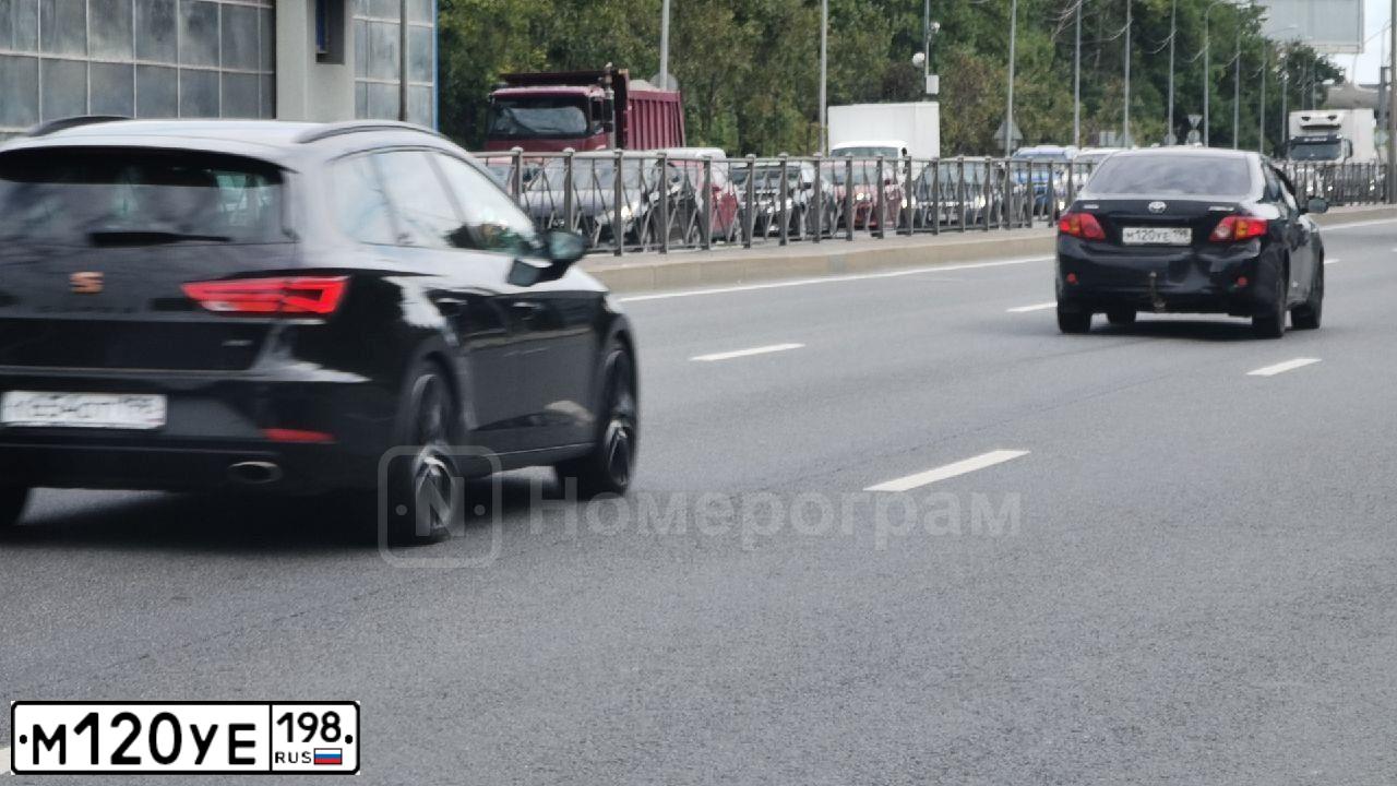 Фото автомобиля TOYOTA COROLLA, 2008 — госномер М120УЕ198. Цвет: ЧЕРНЫЙ