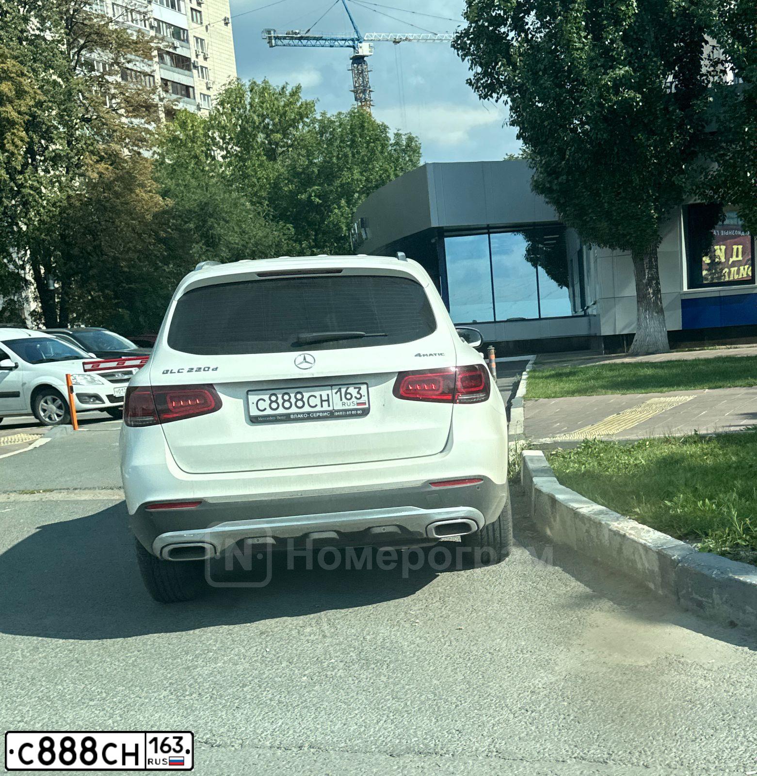 Фото автомобиля GEELY COOLRAY, 2020 — госномер С888СН163. Цвет: Красный