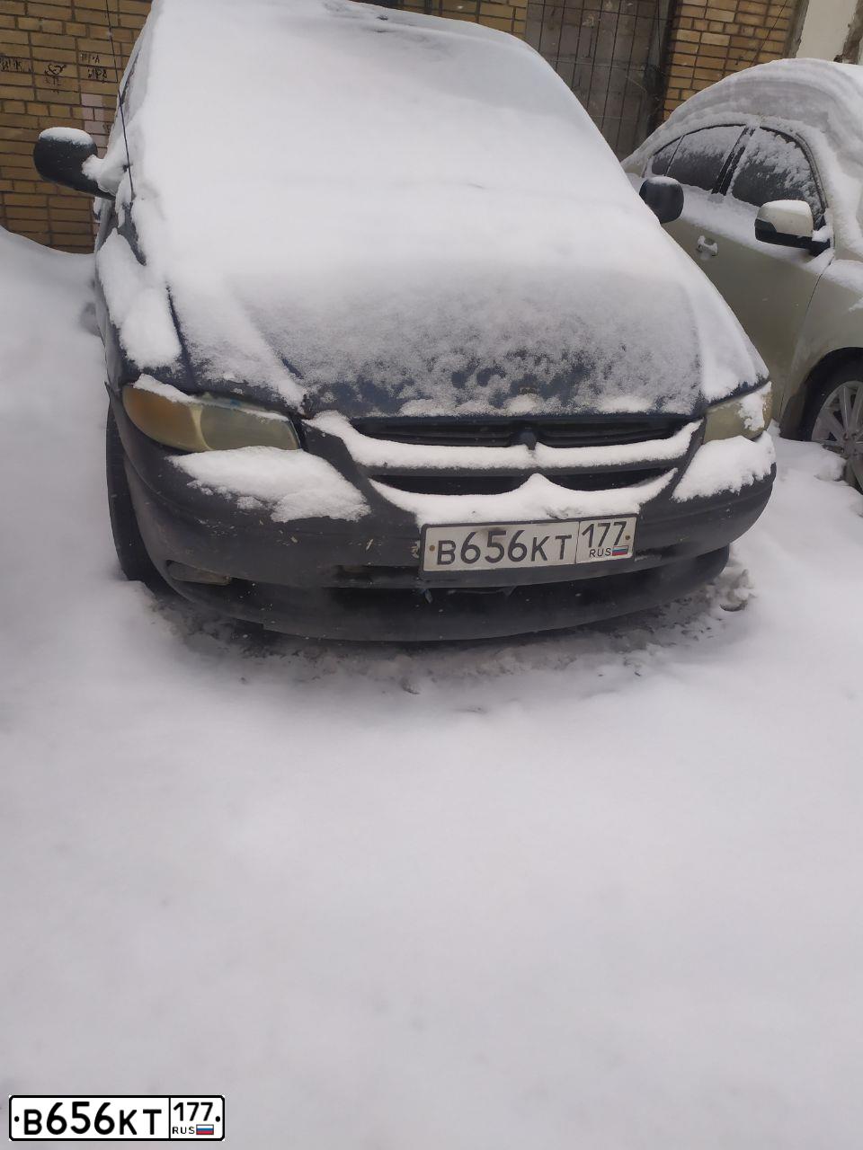 Фото автомобиля DODGE /GRAND/ CARAVAN, 2000 — госномер Е643СН97. Цвет: синий